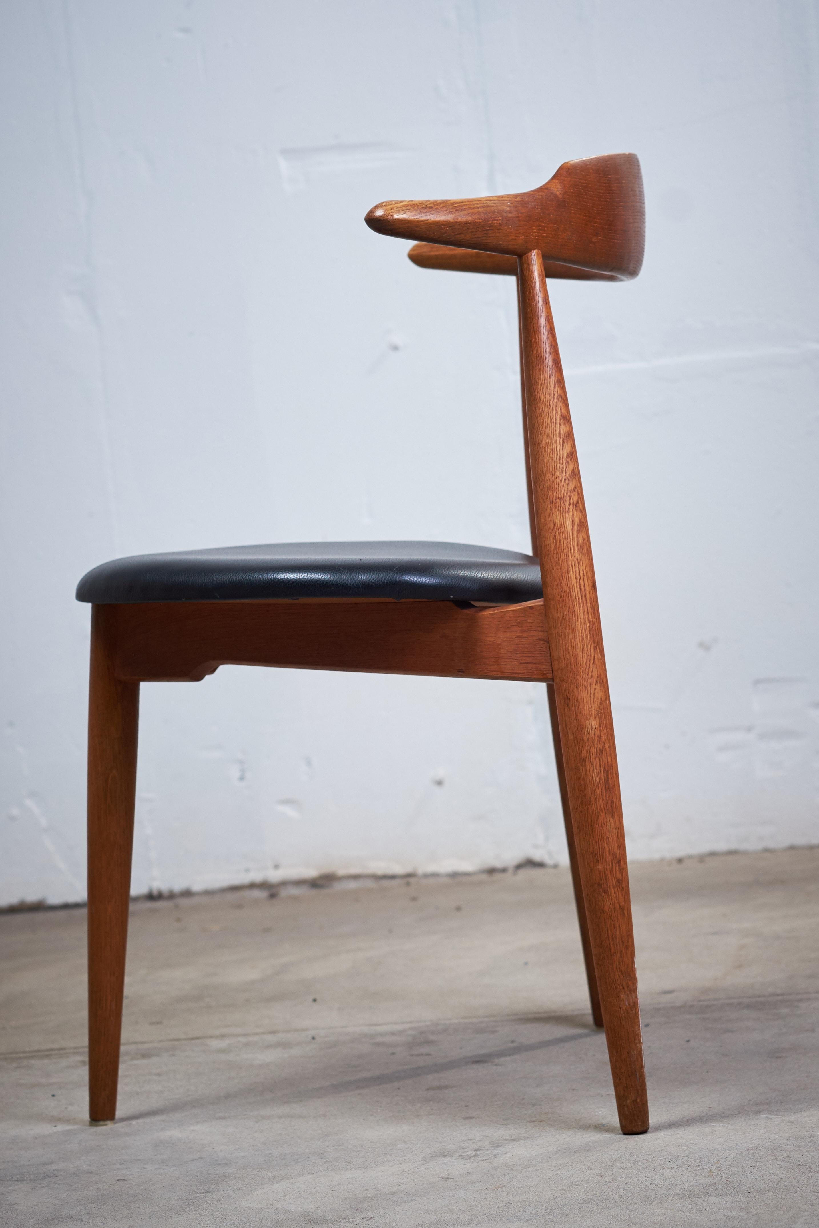 Vintage Oak Heart Chair FH 4103 by Hans J. Wegner for Fritz Hansen In Fair Condition For Sale In Middelfart, Fyn