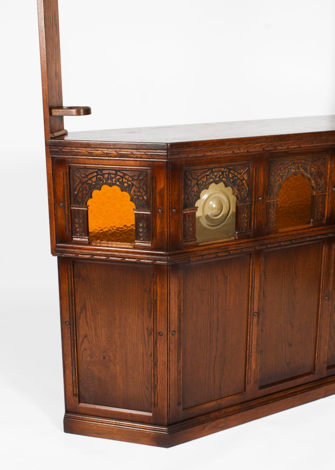 Bar à cocktails vintage en Oak Jacobean Revive avec accessoires 20ème siècle en vente 6