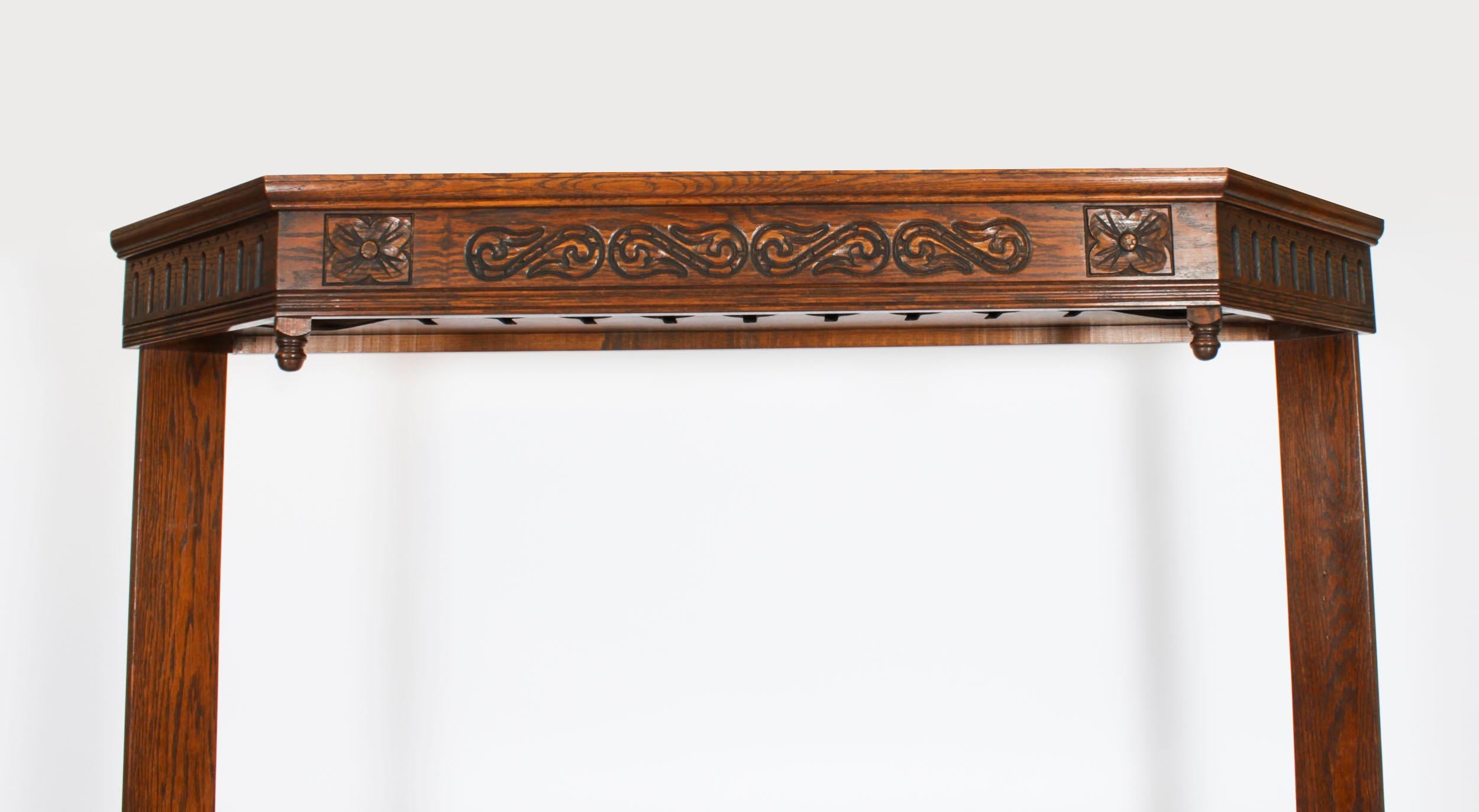 Bar à cocktails vintage en Oak Jacobean Revive avec accessoires 20ème siècle en vente 7
