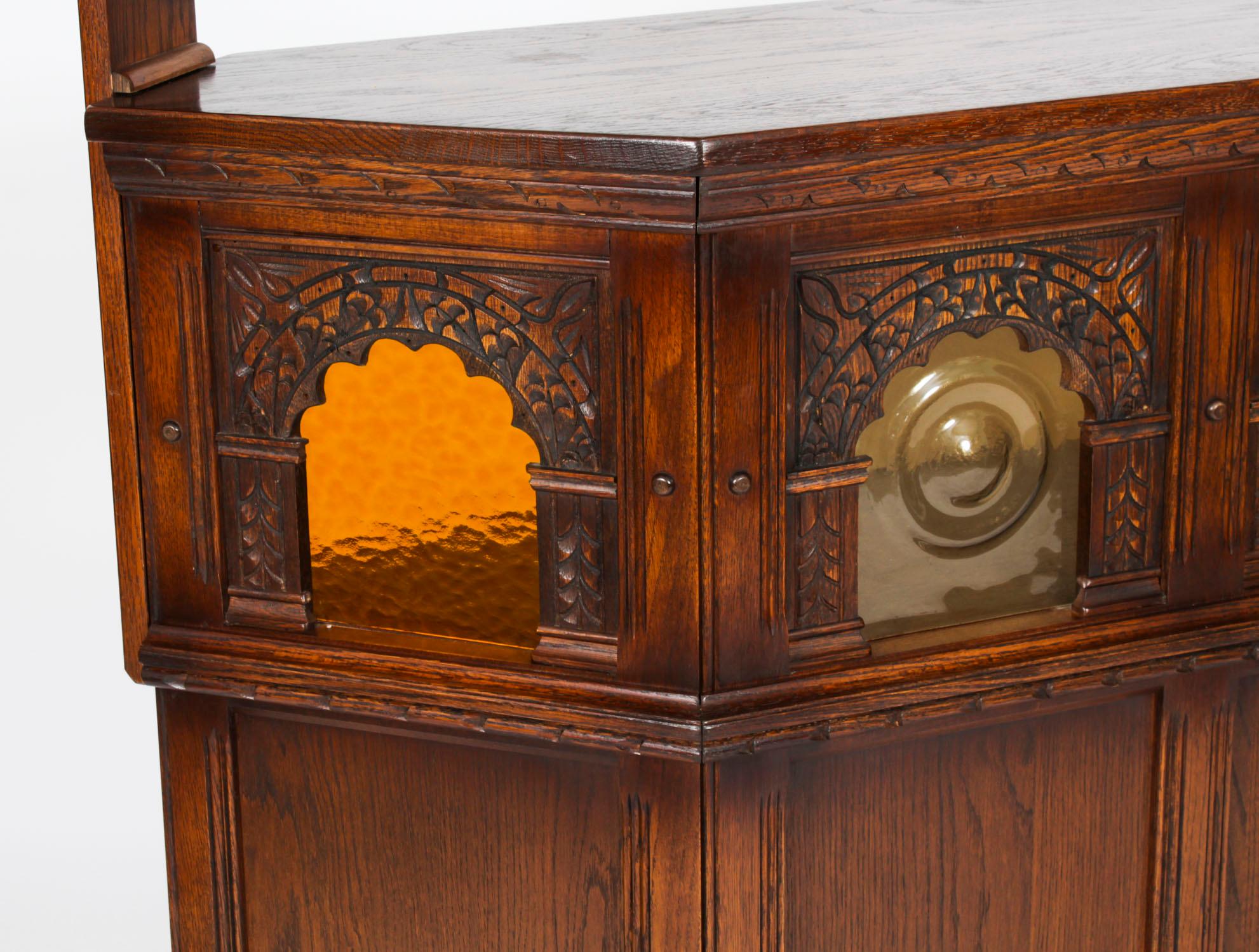 Bar à cocktails vintage en Oak Jacobean Revive avec accessoires 20ème siècle en vente 9