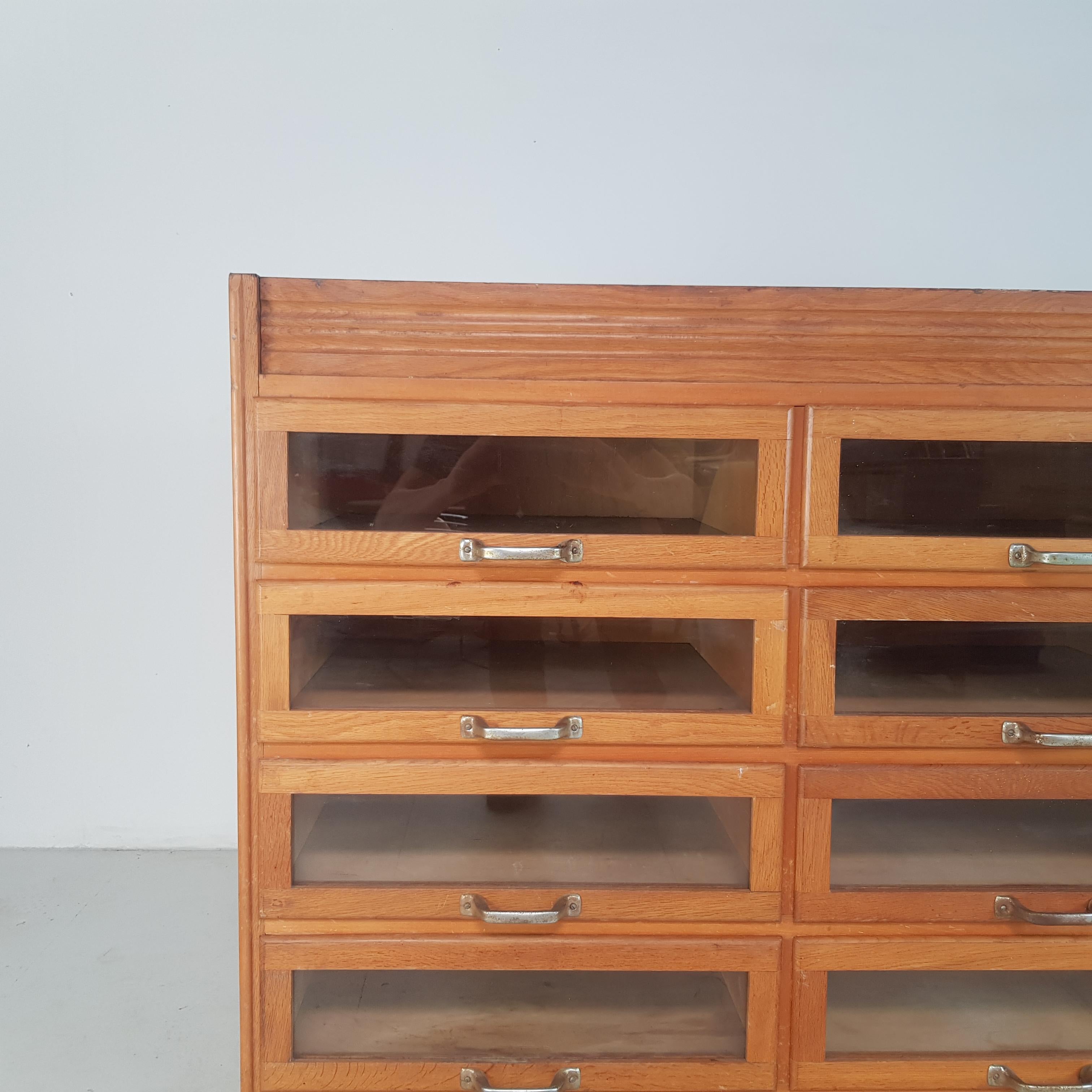 Vintage Oak Mid Century 15-Drawer Haberdashery Cabinet, 1940s In Good Condition In Lewes, East Sussex