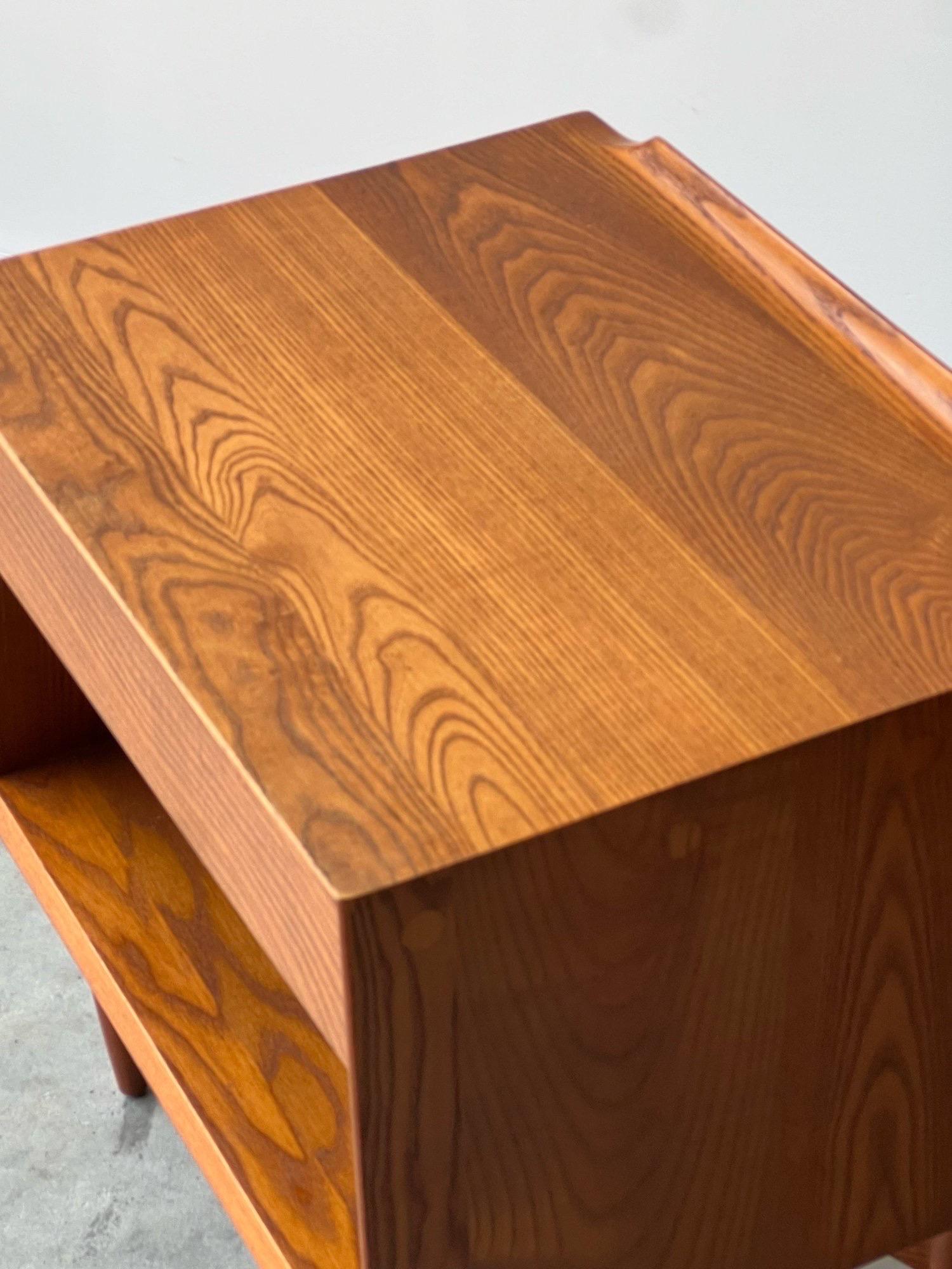 Vintage Oak Nightstands by Heywood Wakefield - a Pair 3