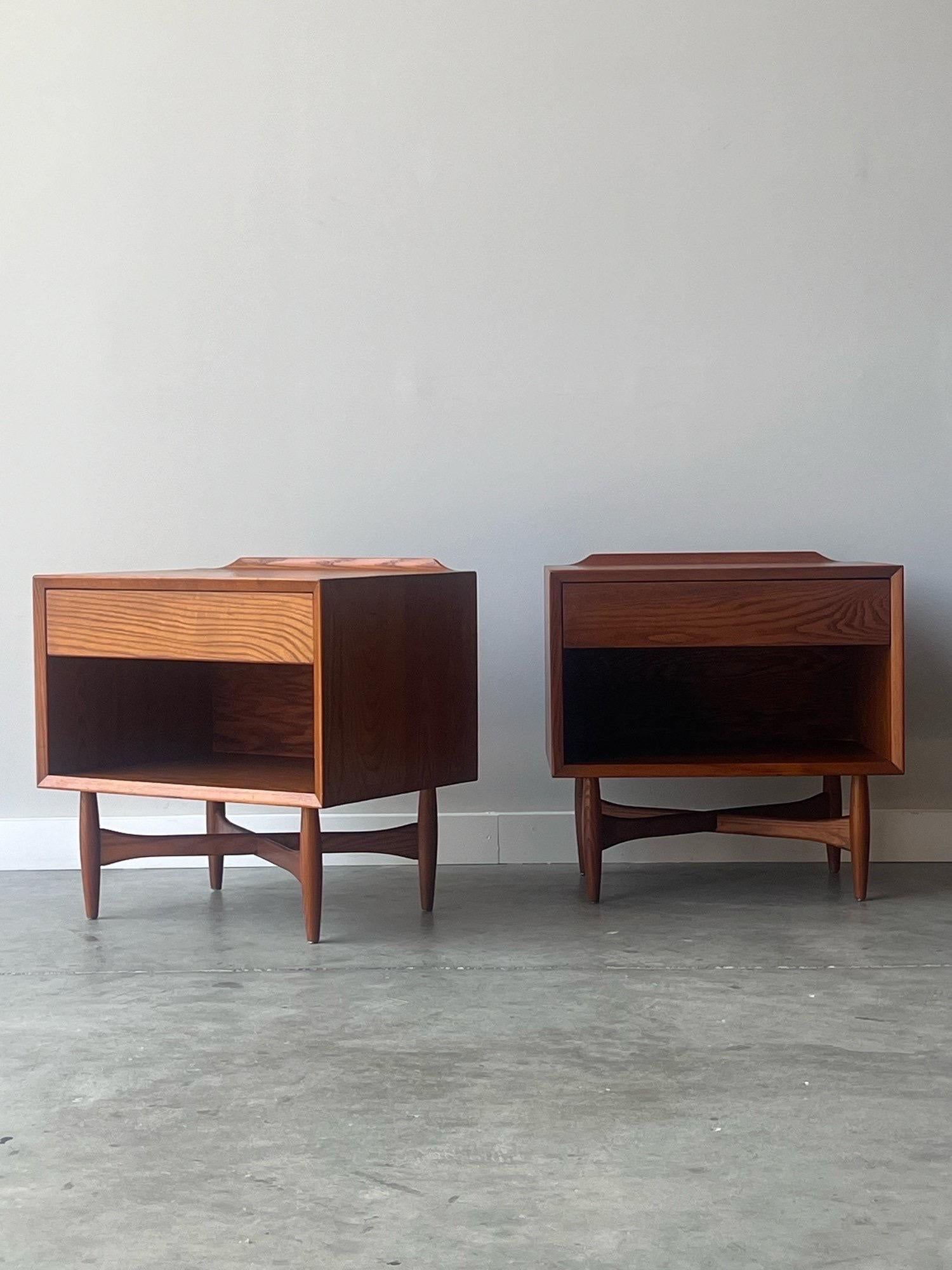 Mid-Century Modern Vintage Oak Nightstands by Heywood Wakefield - a Pair