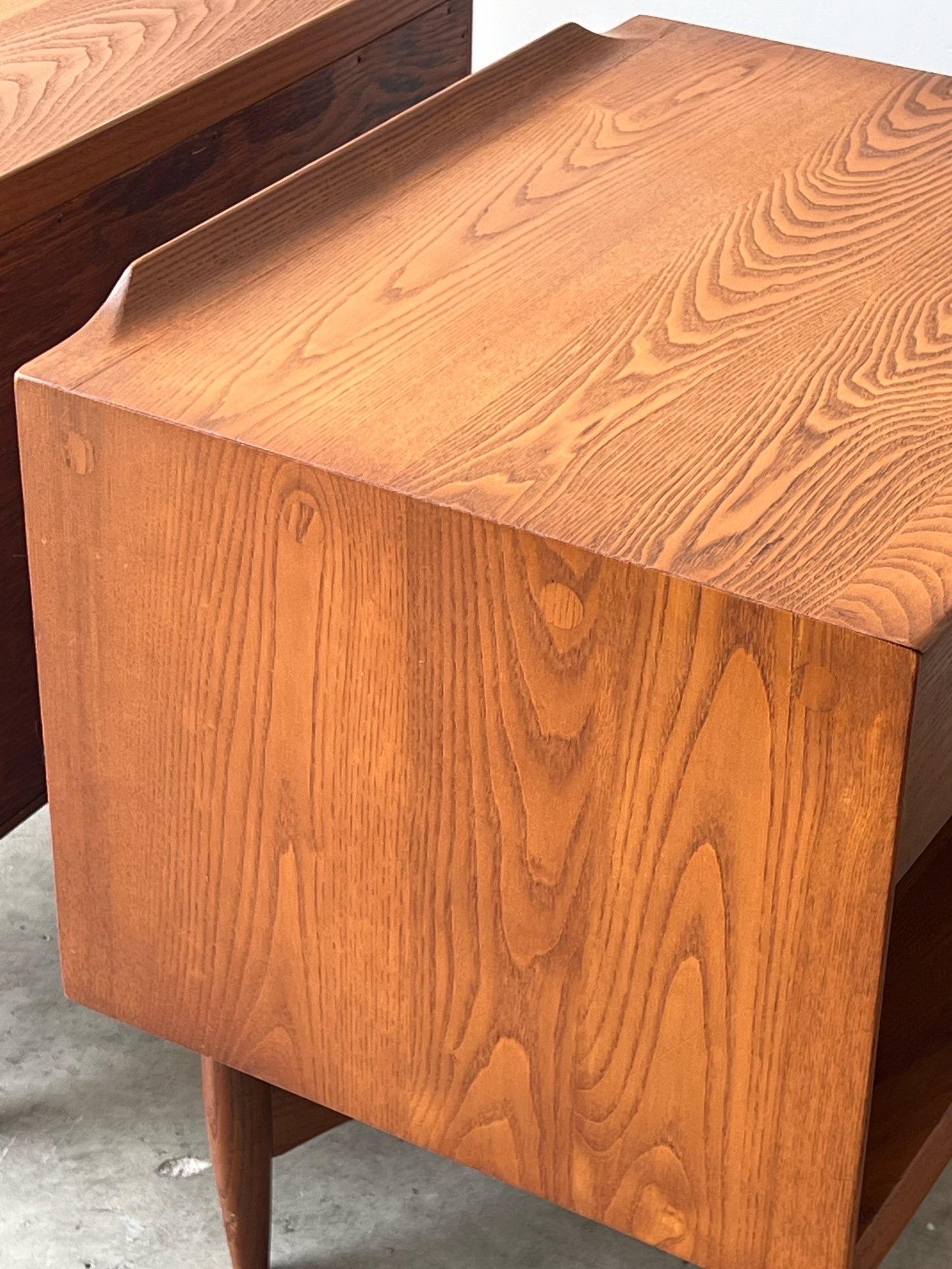 Late 20th Century Vintage Oak Nightstands by Heywood Wakefield - a Pair