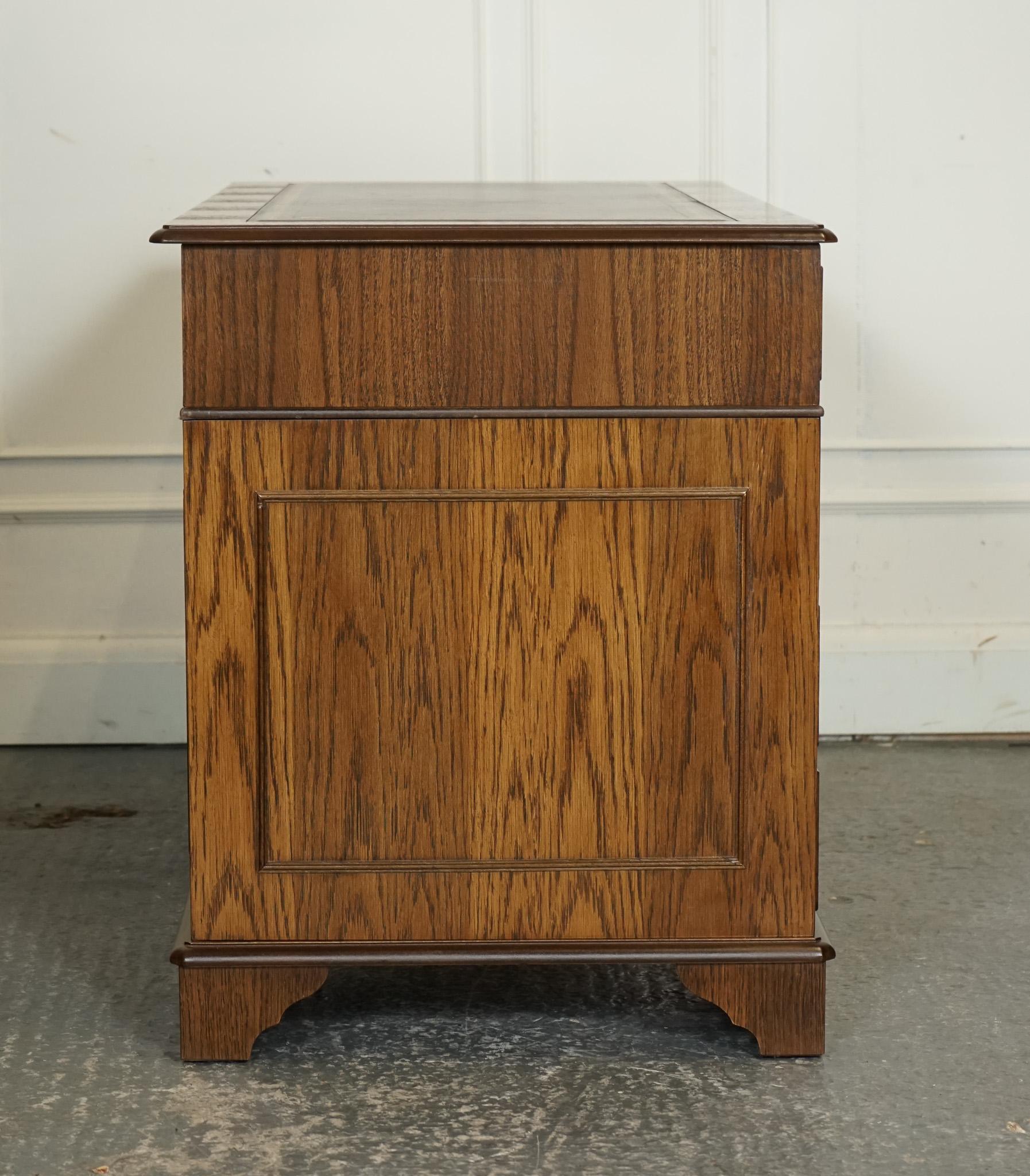 ViNTAGE OAK OFFICE PEDESTAL DESK BROWN LEATHER TOP PART OF SUITE im Angebot 6