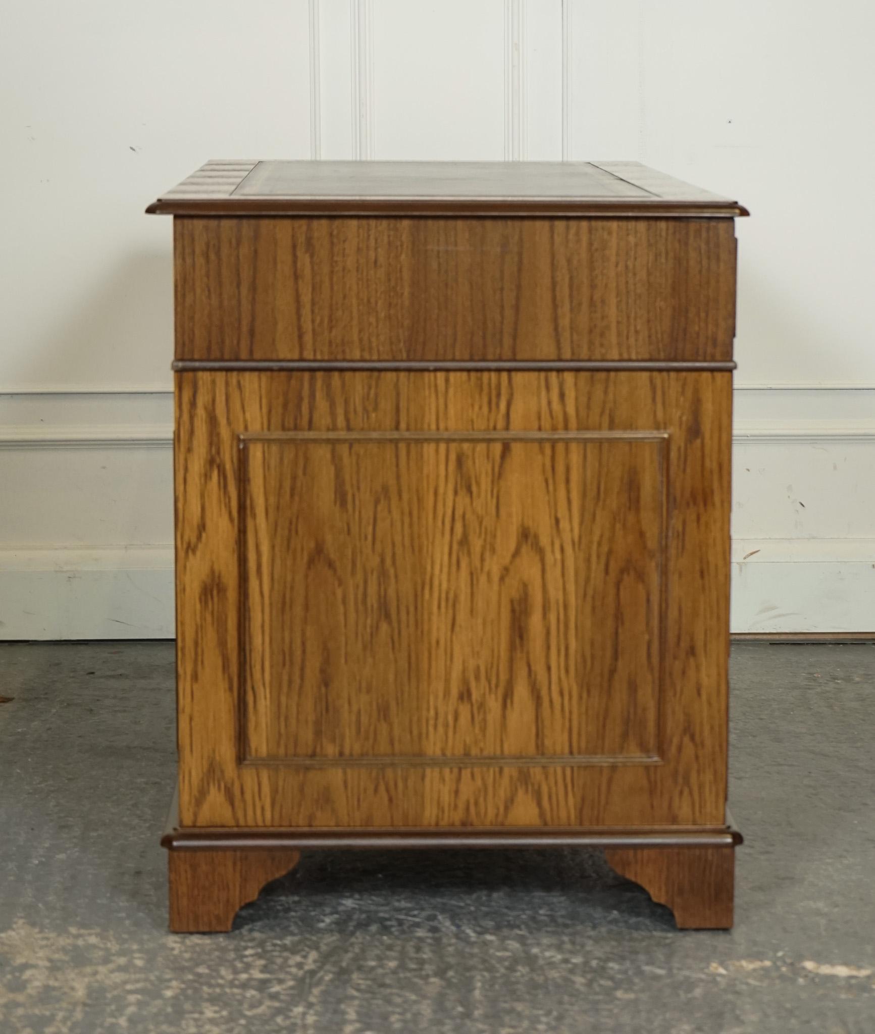 ViNTAGE OAK OFFICE PEDESTAL DESK BROWN LEATHER TOP PART OF SUITE im Angebot 7