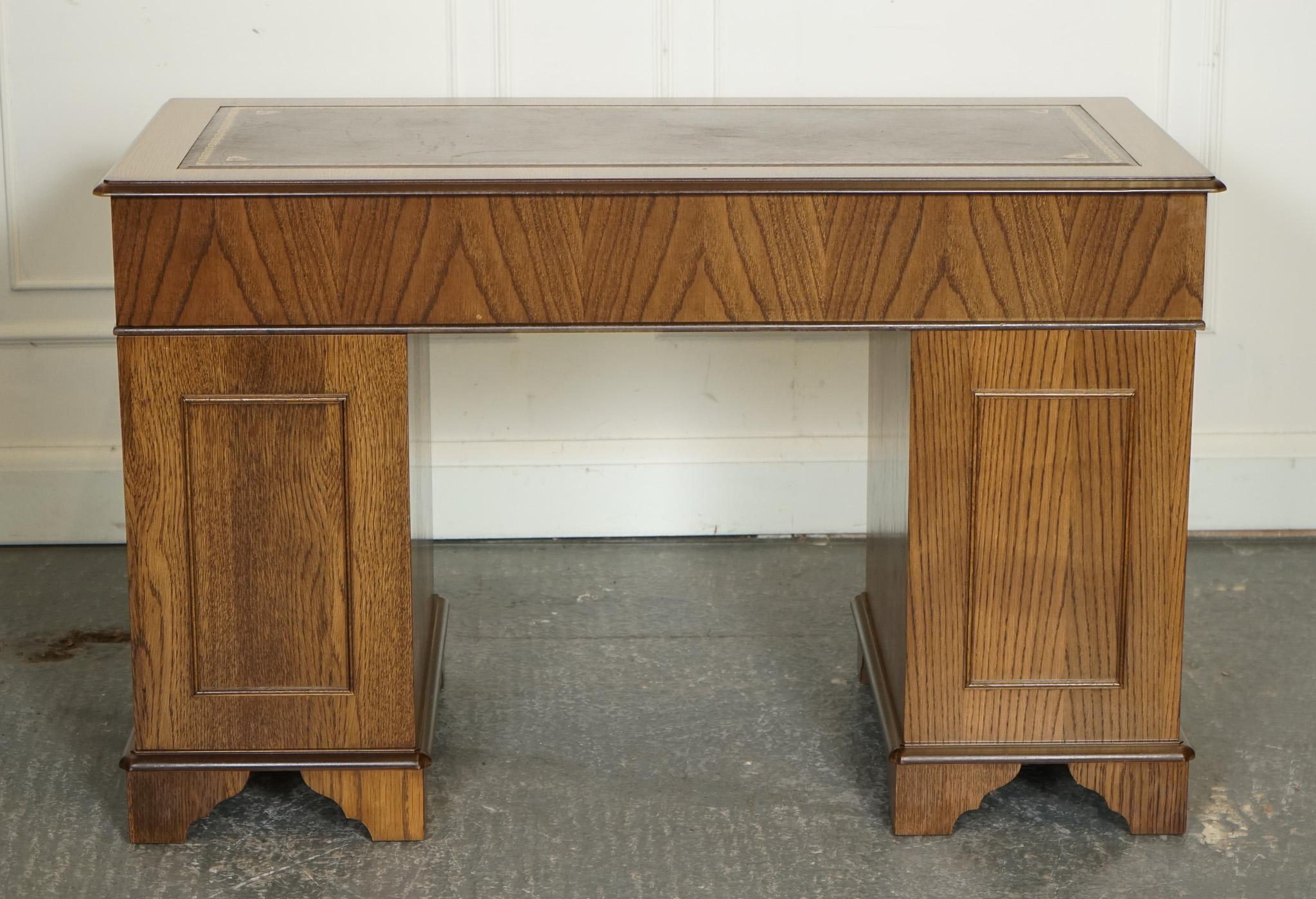 ViNTAGE OAK OFFICE PEDESTAL DESK BROWN LEATHER TOP PART OF SUITE im Angebot 8