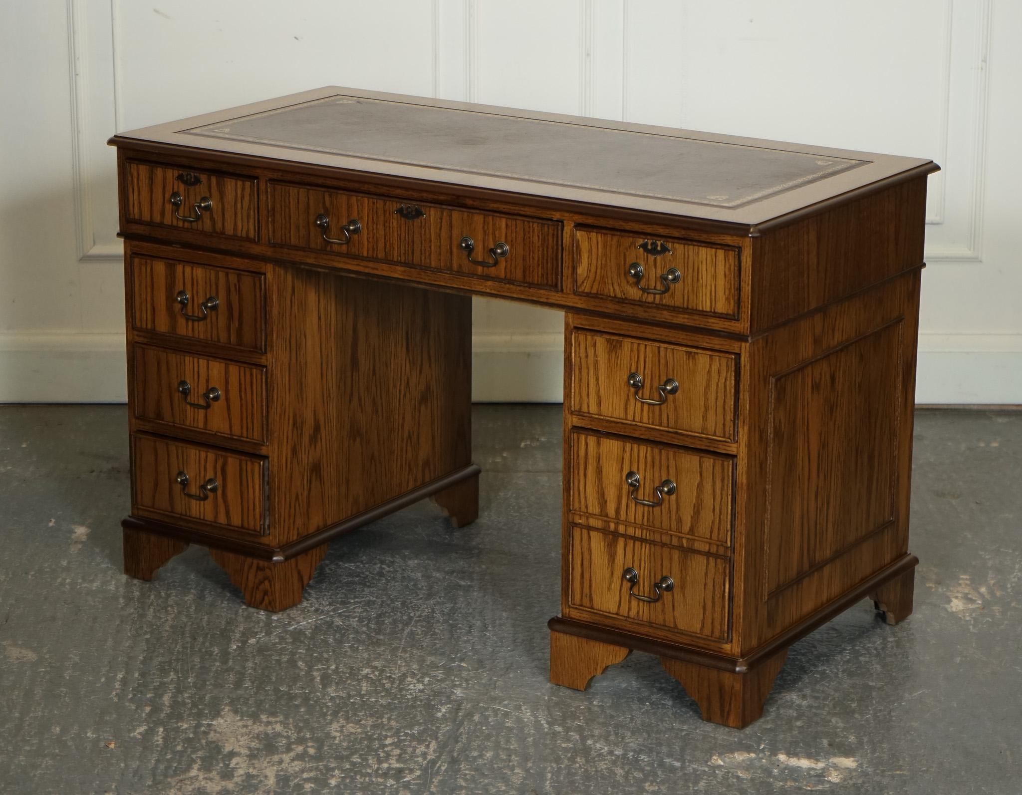 ViNTAGE OAK OFFICE PEDESTAL DESK BROWN LEATHER TOP PART OF SUITE (Britisch) im Angebot