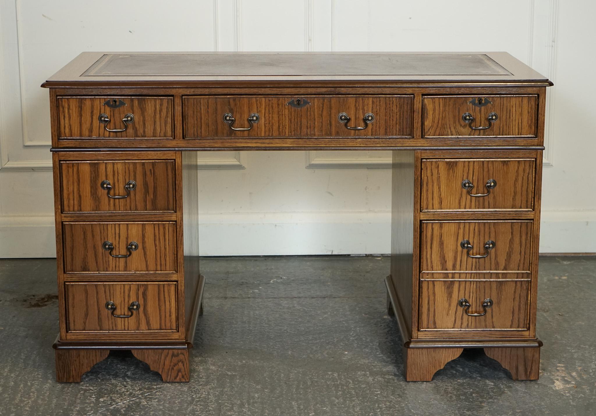 ViNTAGE OAK OFFICE PEDESTAL DESK BROWN LEATHER TOP PART OF SUITE (Handgefertigt) im Angebot