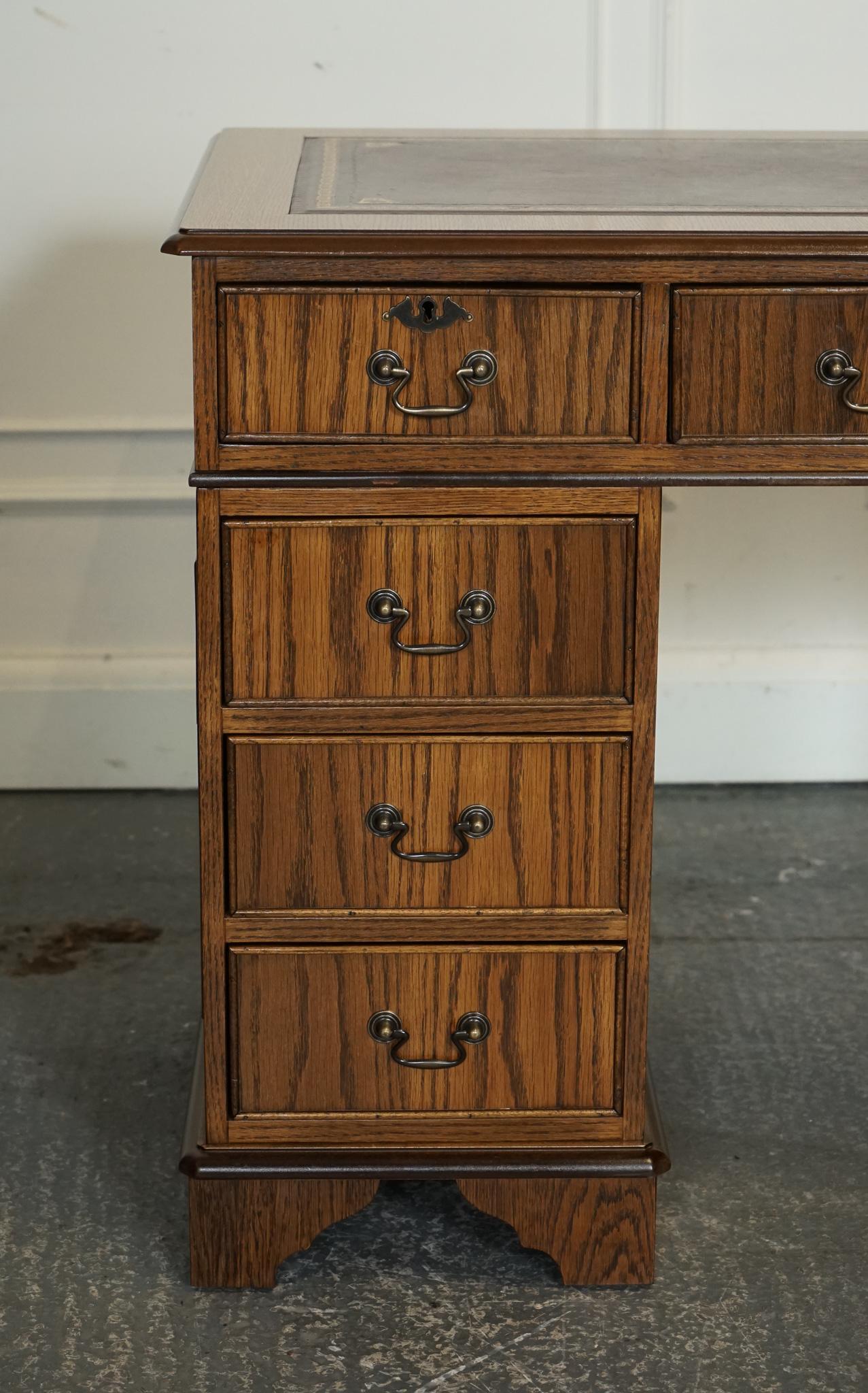 ViNTAGE OAK OFFICE PEDESTAL DESK BROWN LEATHER TOP PART OF SUITE im Zustand „Gut“ im Angebot in Pulborough, GB