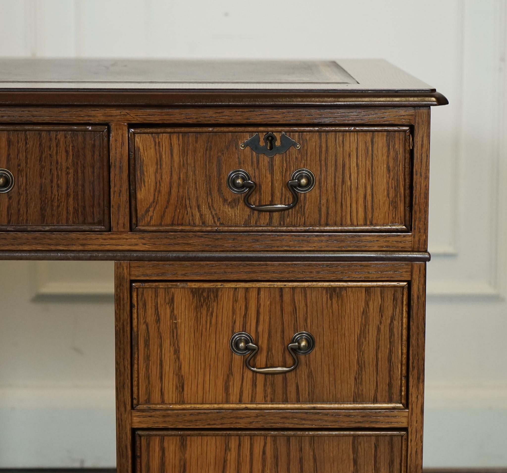 ViNTAGE OAK OFFICE PEDESTAL DESK BROWN LEATHER TOP PART OF SUITE (Leder) im Angebot