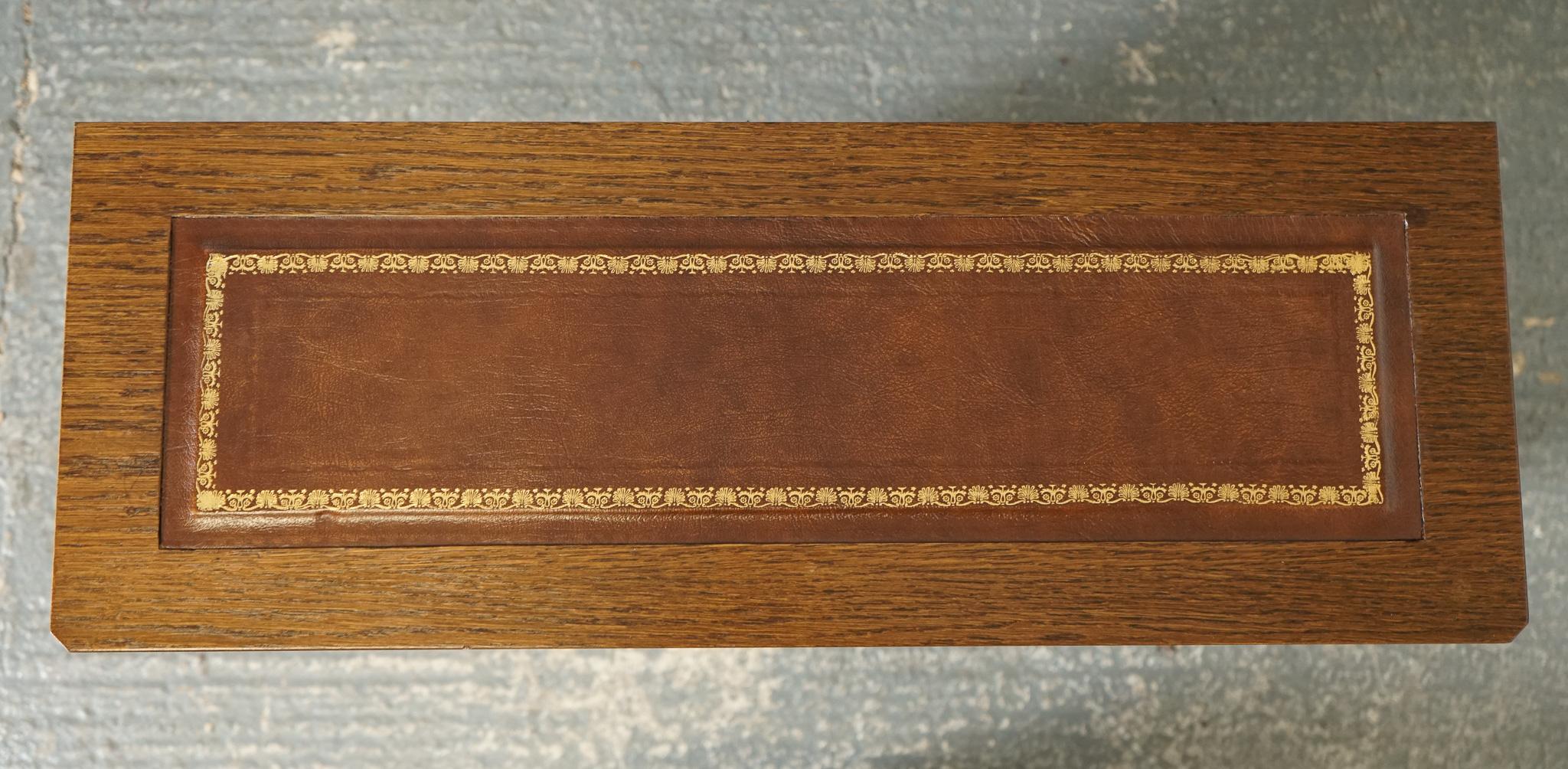 LIBRERIA APERTA IN QUERCIA D'EPOCA A SCHEMI REGOLABILI TOP IN PELLE MARRONE PARTE DELLA SUITE in vendita 1