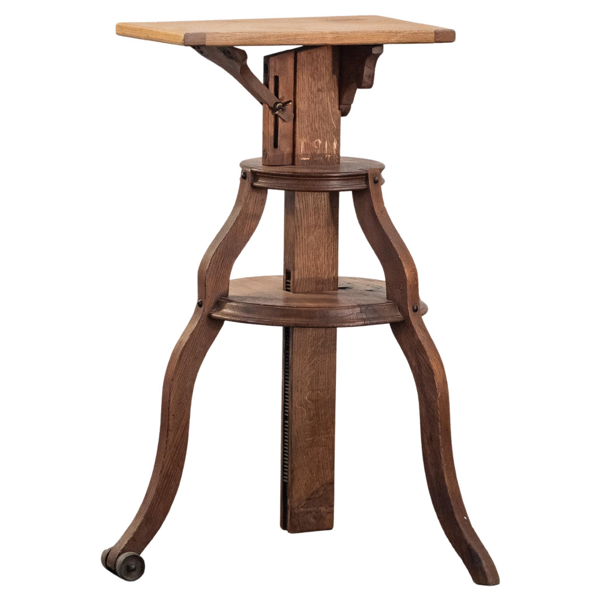 Vintage Oak Sculpture Stand From France, Circa 1950 in vendita