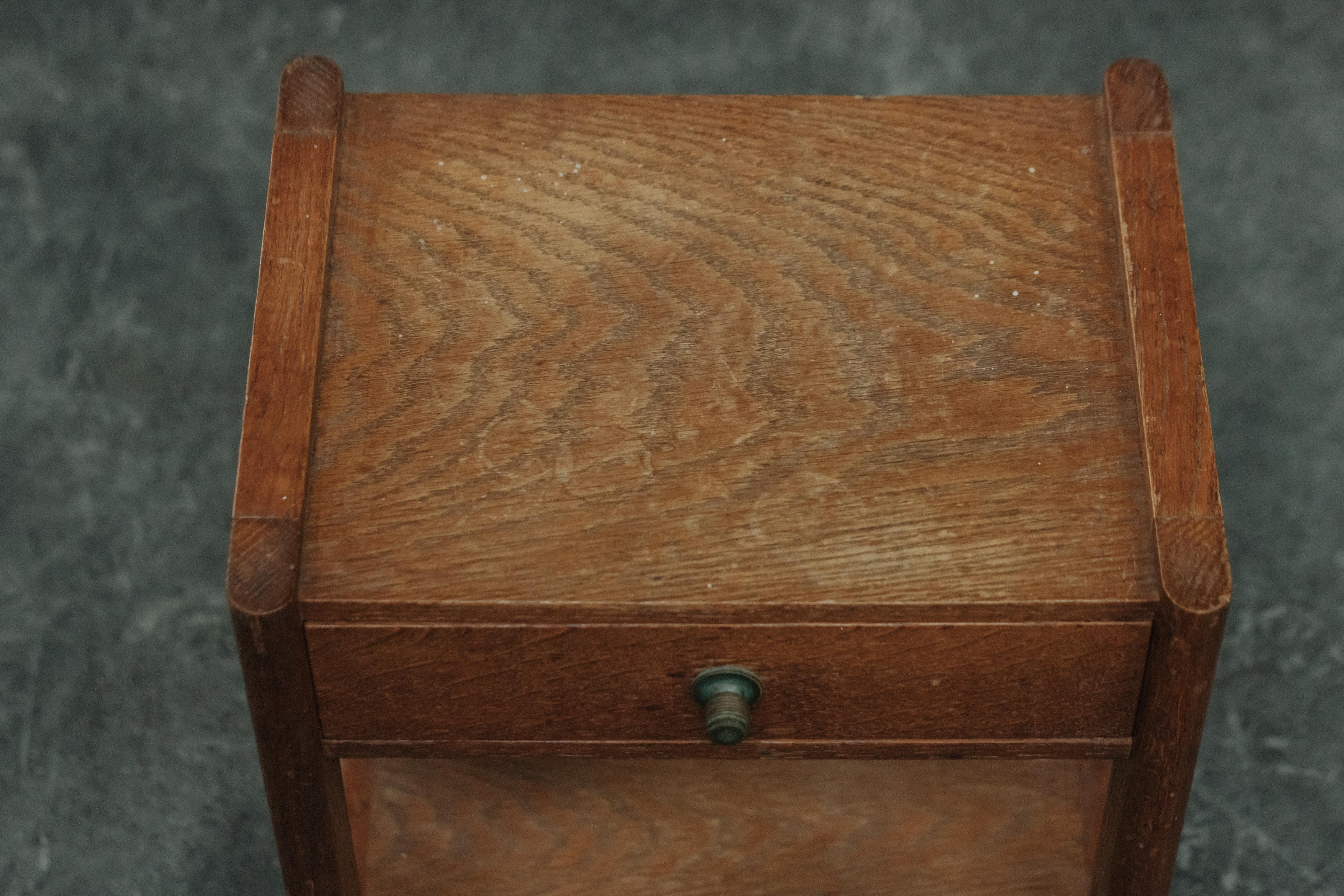 Vintage Oak Side Table From France, Circa 1960 For Sale 1