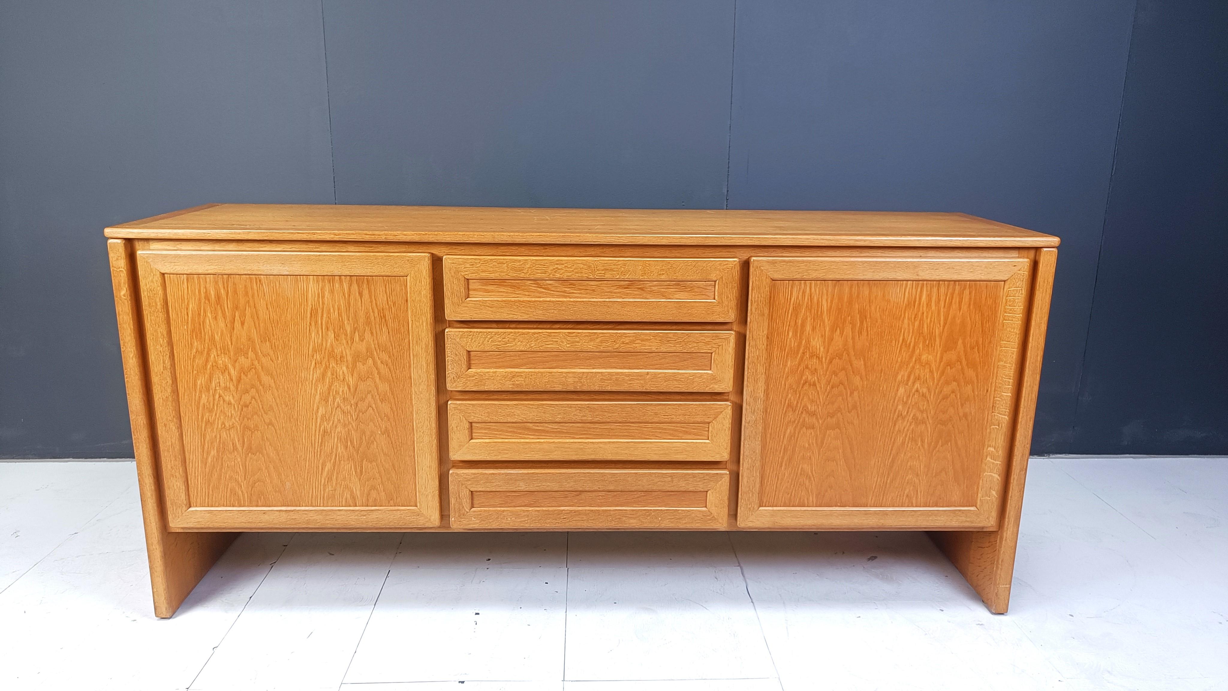 Belge Buffet vintage en chêne, années 1960 en vente