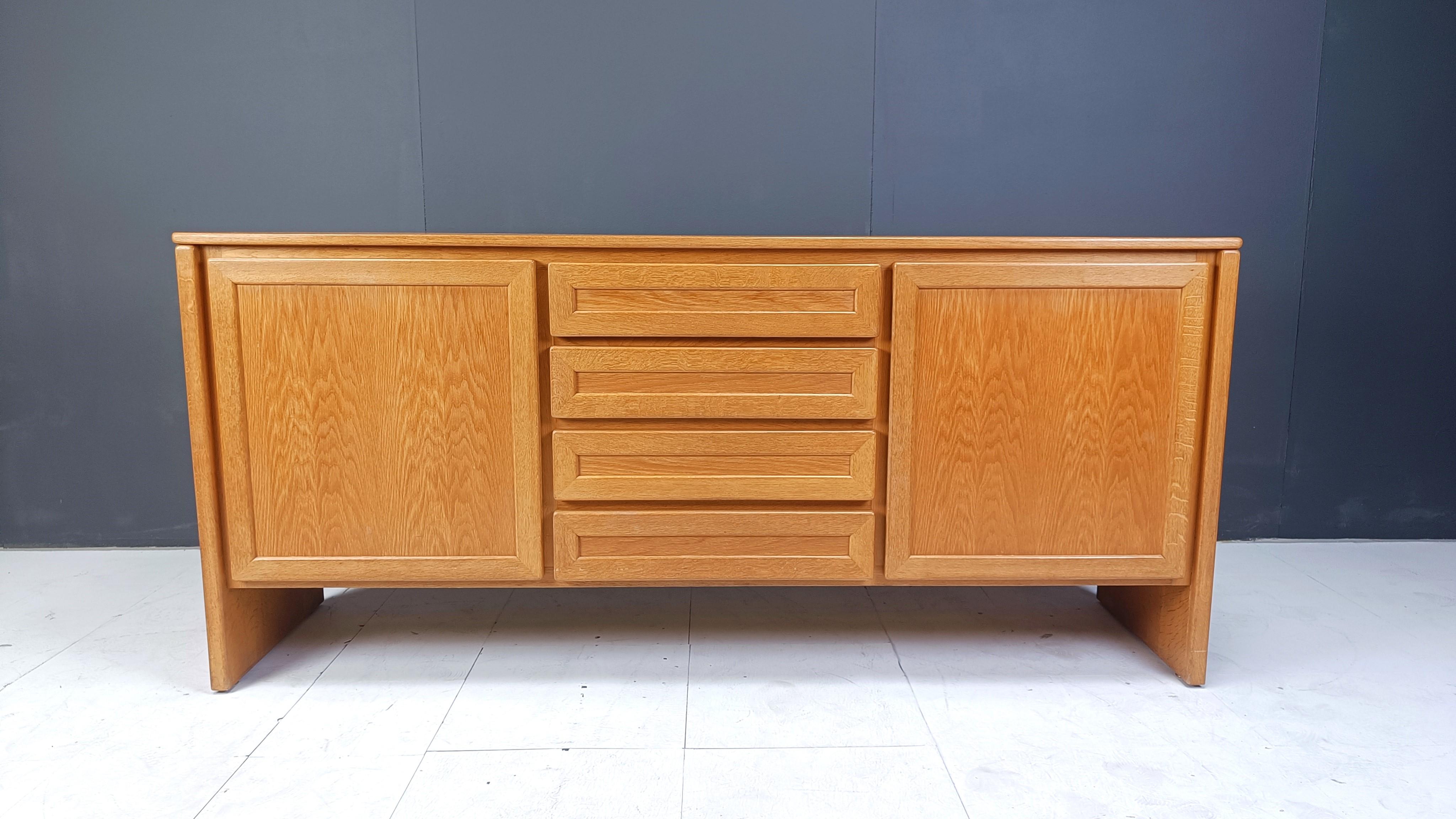 Buffet vintage en chêne, années 1960 Bon état - En vente à Leuven, Vlaams Gewest