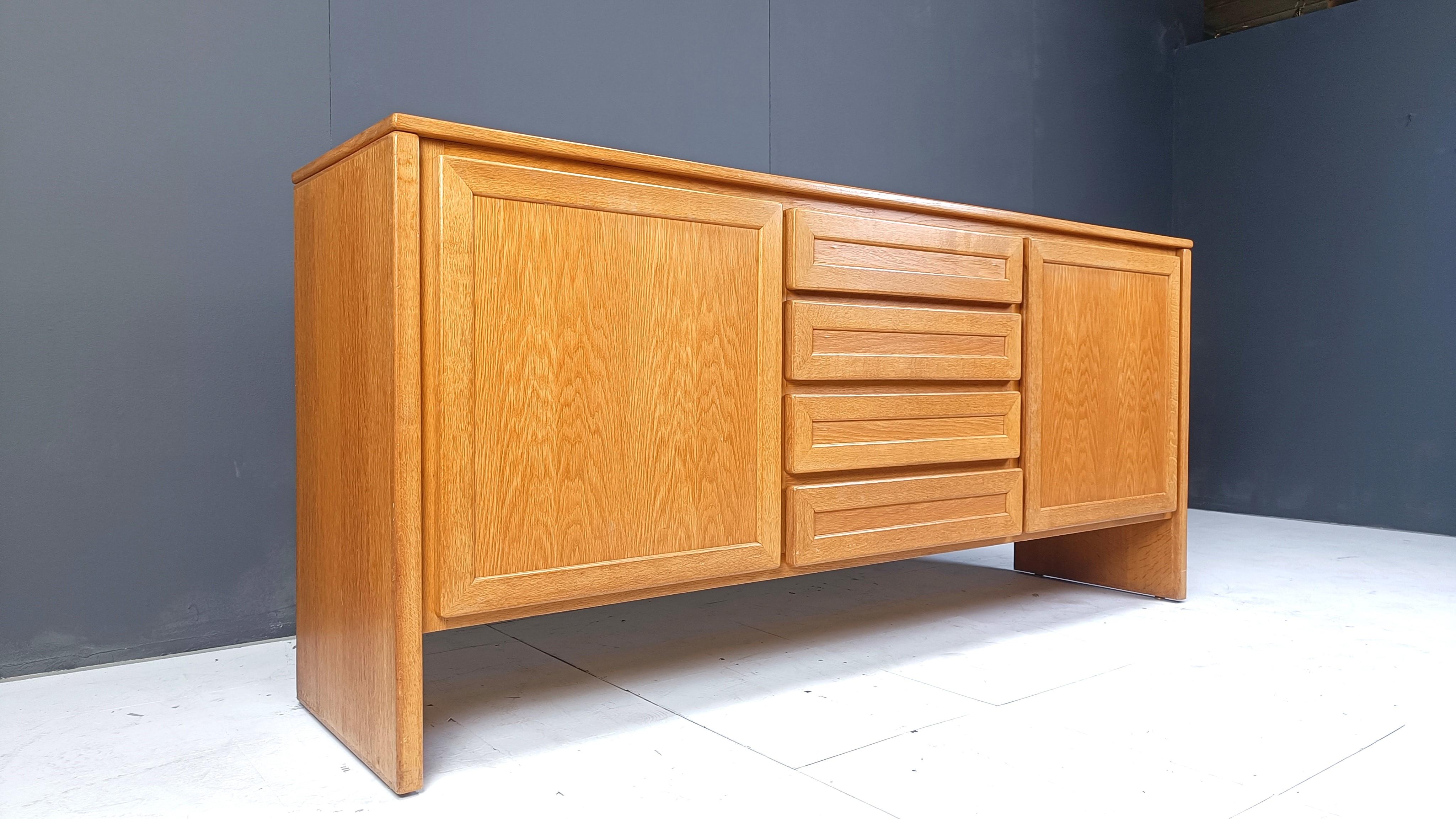 Buffet vintage en chêne, années 1960 en vente 1