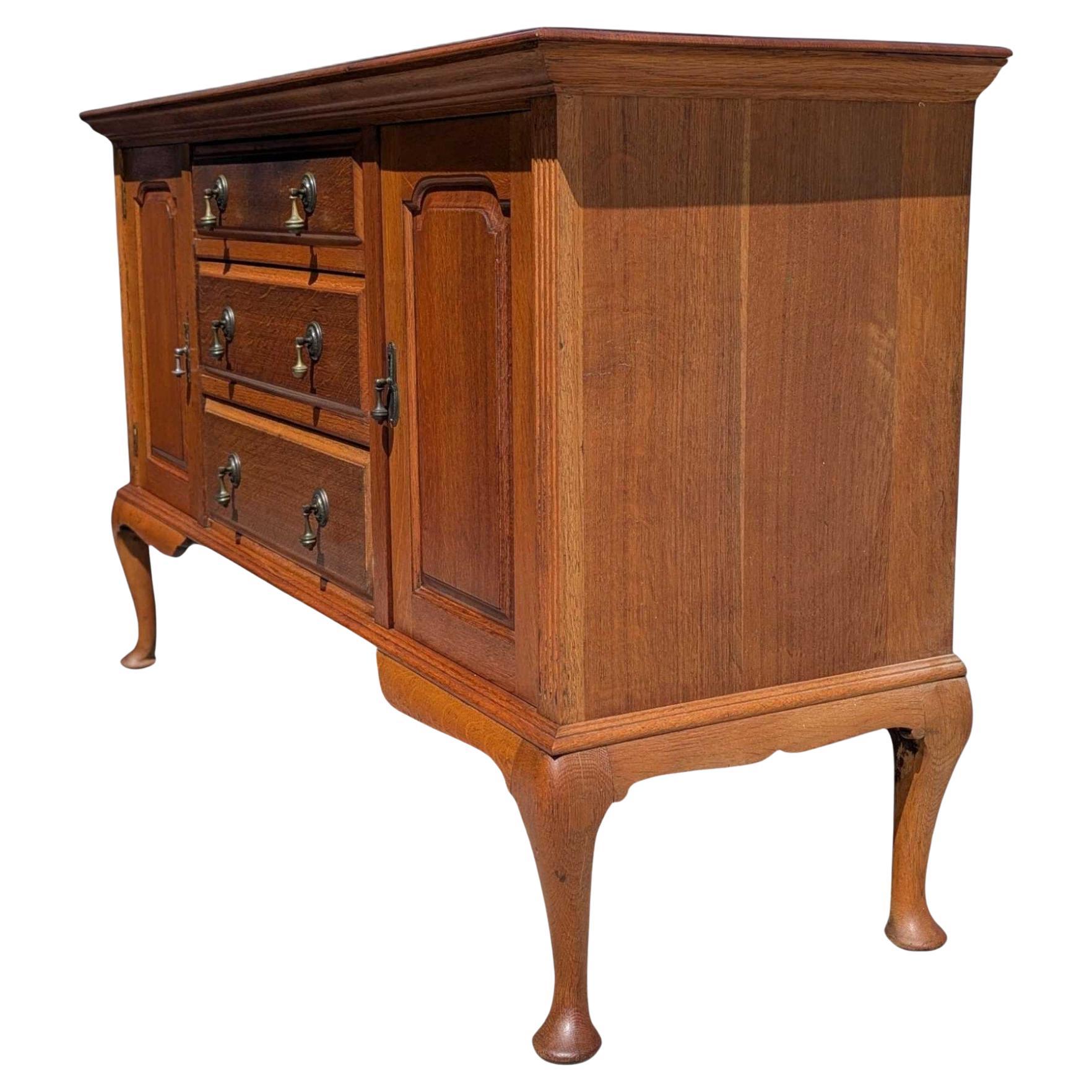 Credenza vintage in Oak con gambe Queen Anne, stile inglese tradizionale