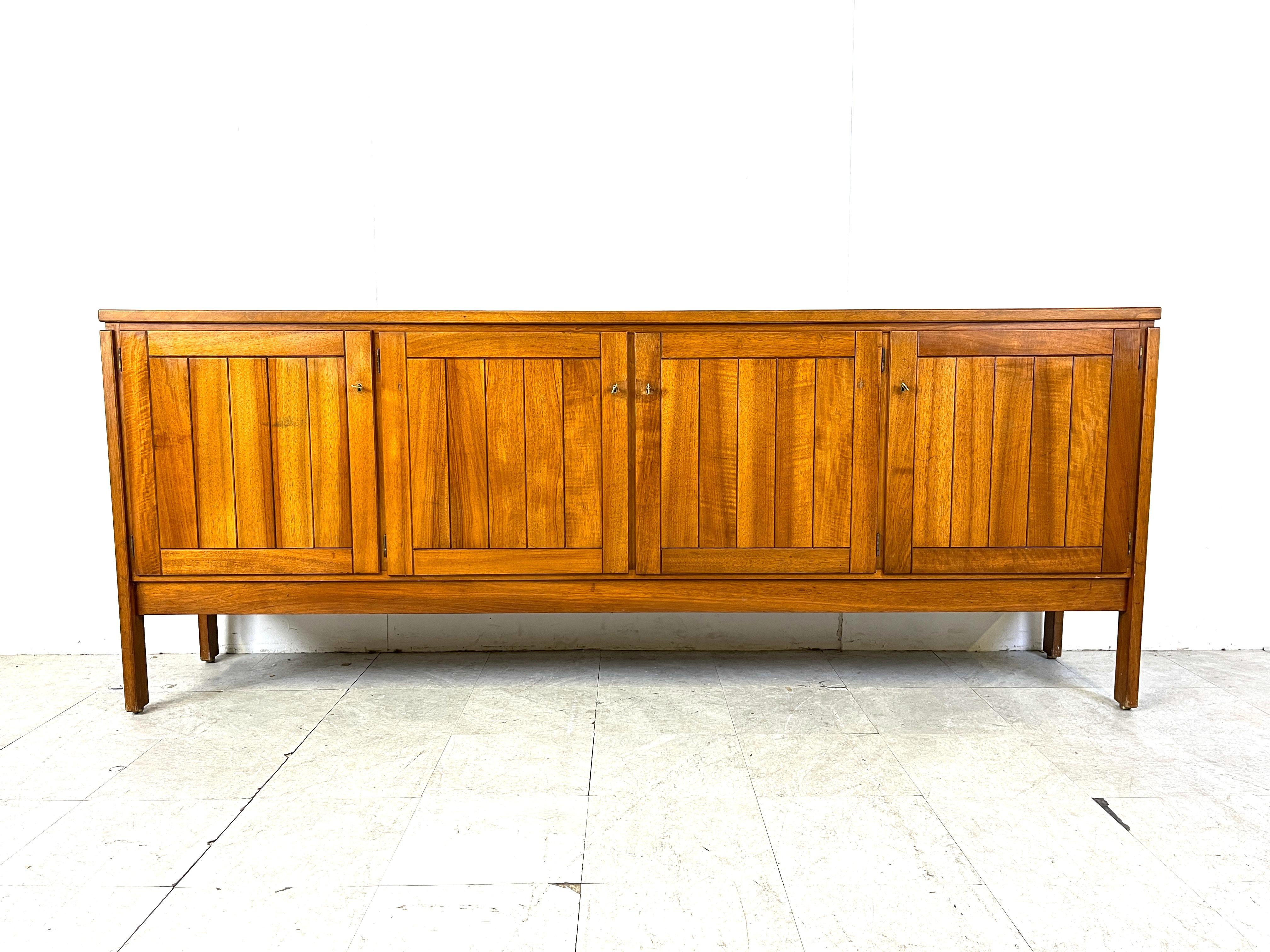 Vintage rustic sideboard made from oak by high end furniture maker Van Den Berghe - Pauvers.

The sideboard is labelled inside the right door.

High quality oak, very well assembled with the best knowledge of furniture making.

The rustic look makes