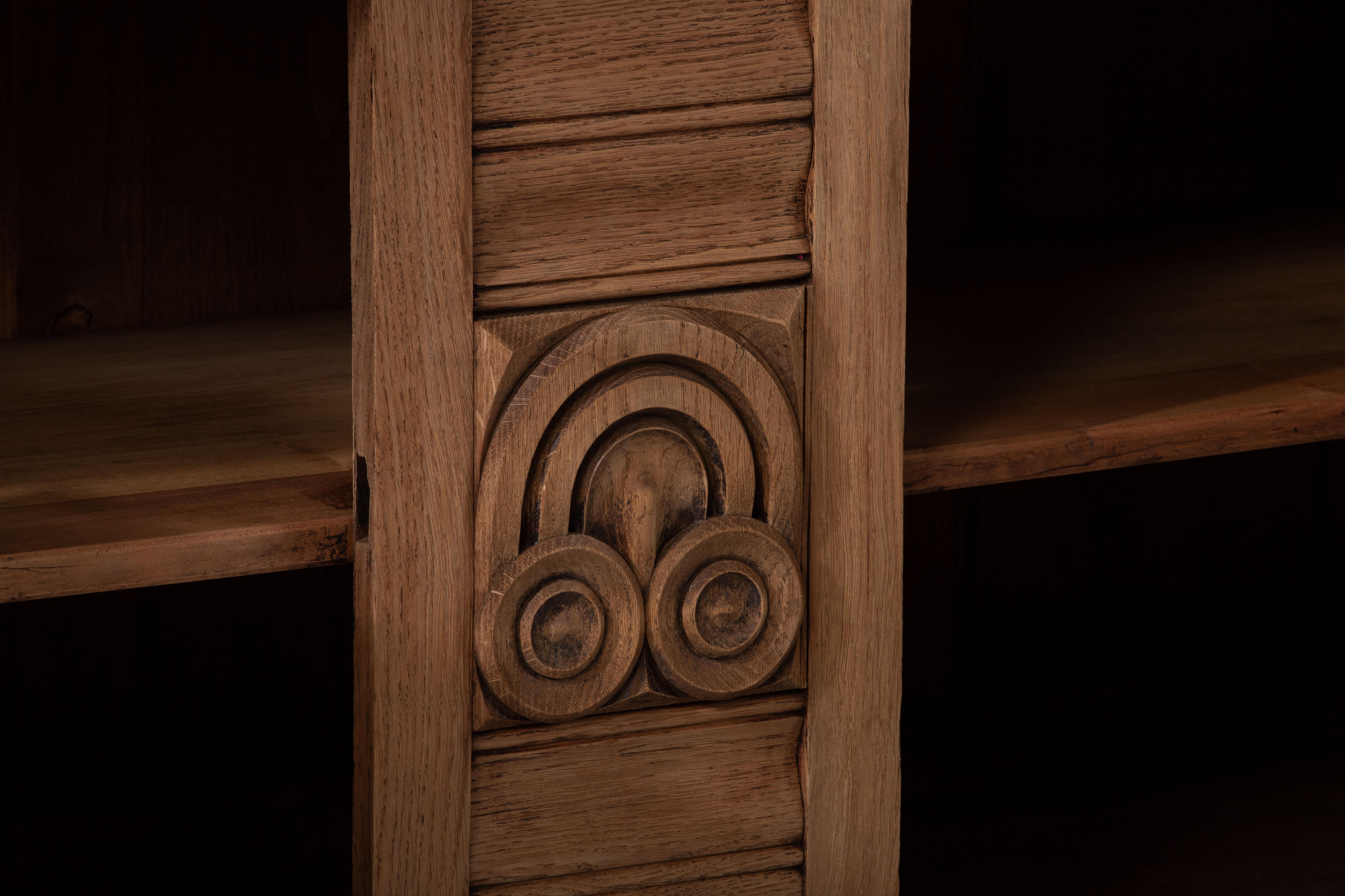 Vintage Oak Sideboard, Wine Press Legs, Geometric Carvings, France, 1940s In Good Condition For Sale In Wiesbaden, DE