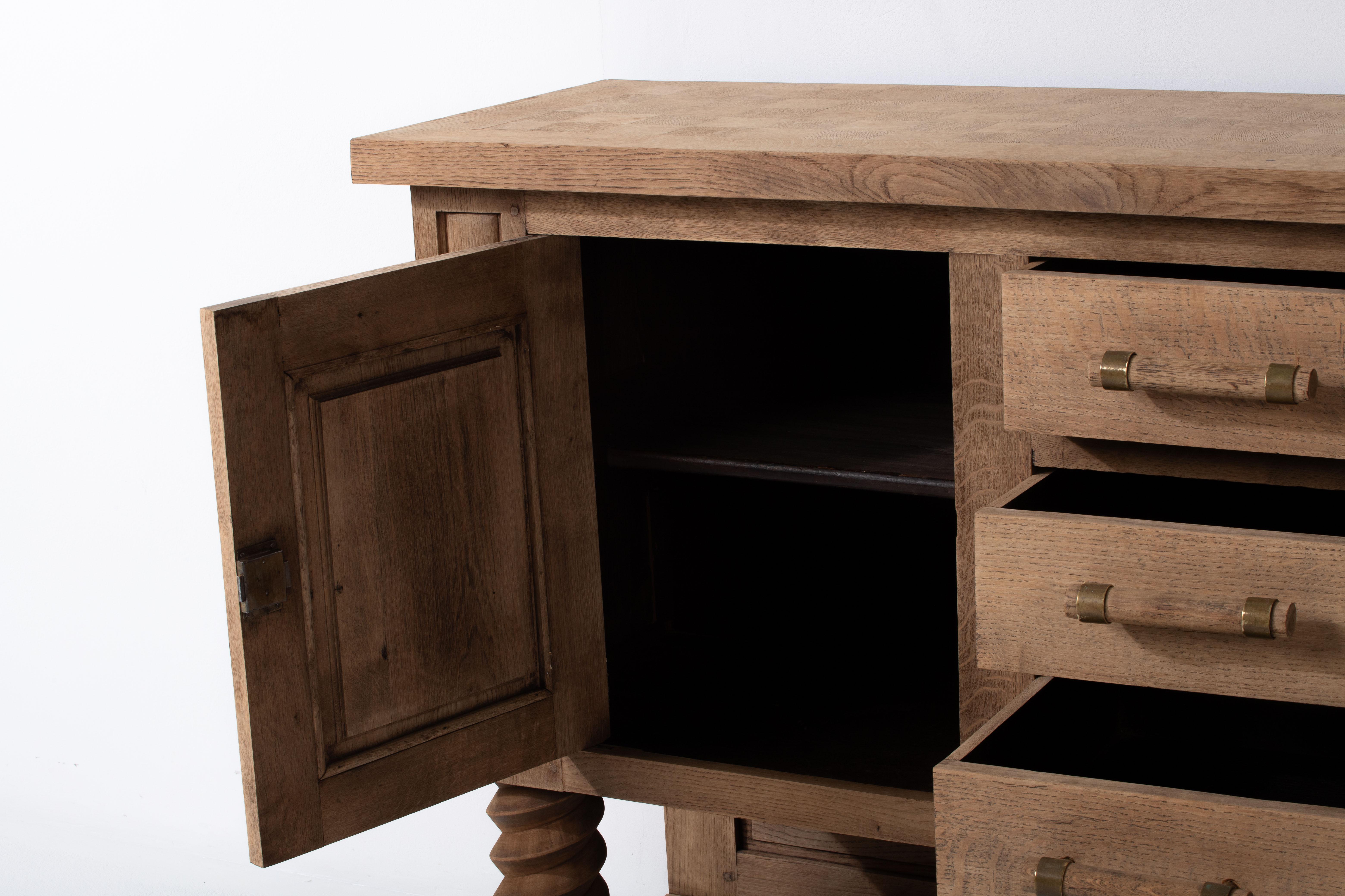 Vintage Oak Sideboard, Wine Press Legs, Geometric Carvings, France, 1940s In Good Condition For Sale In Wiesbaden, DE