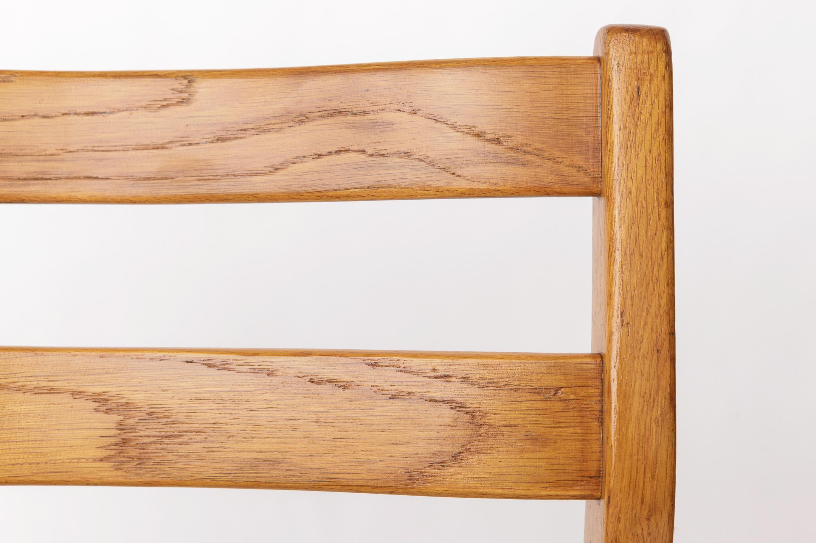 Danois Chaise empilable en chêne vintage par Carl-Ewert Ekström - 1960s Scandinavian Design en vente