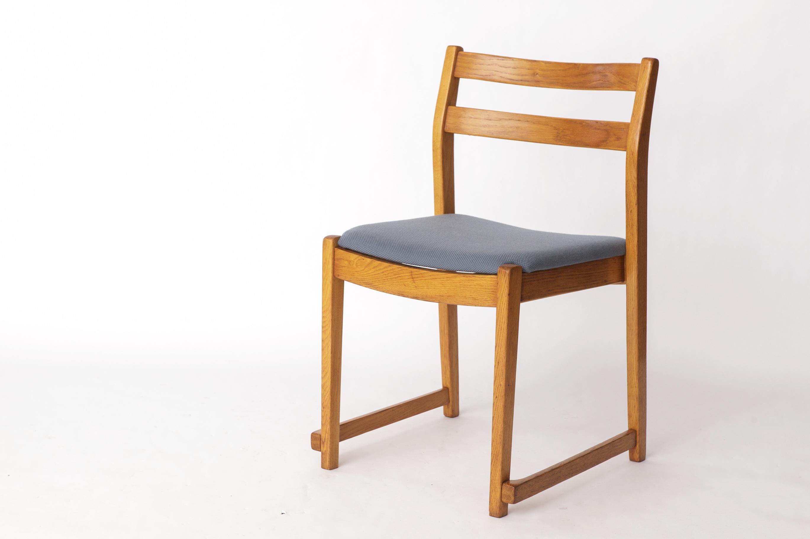 Poli Chaise empilable en chêne vintage par Carl-Ewert Ekström - 1960s Scandinavian Design en vente