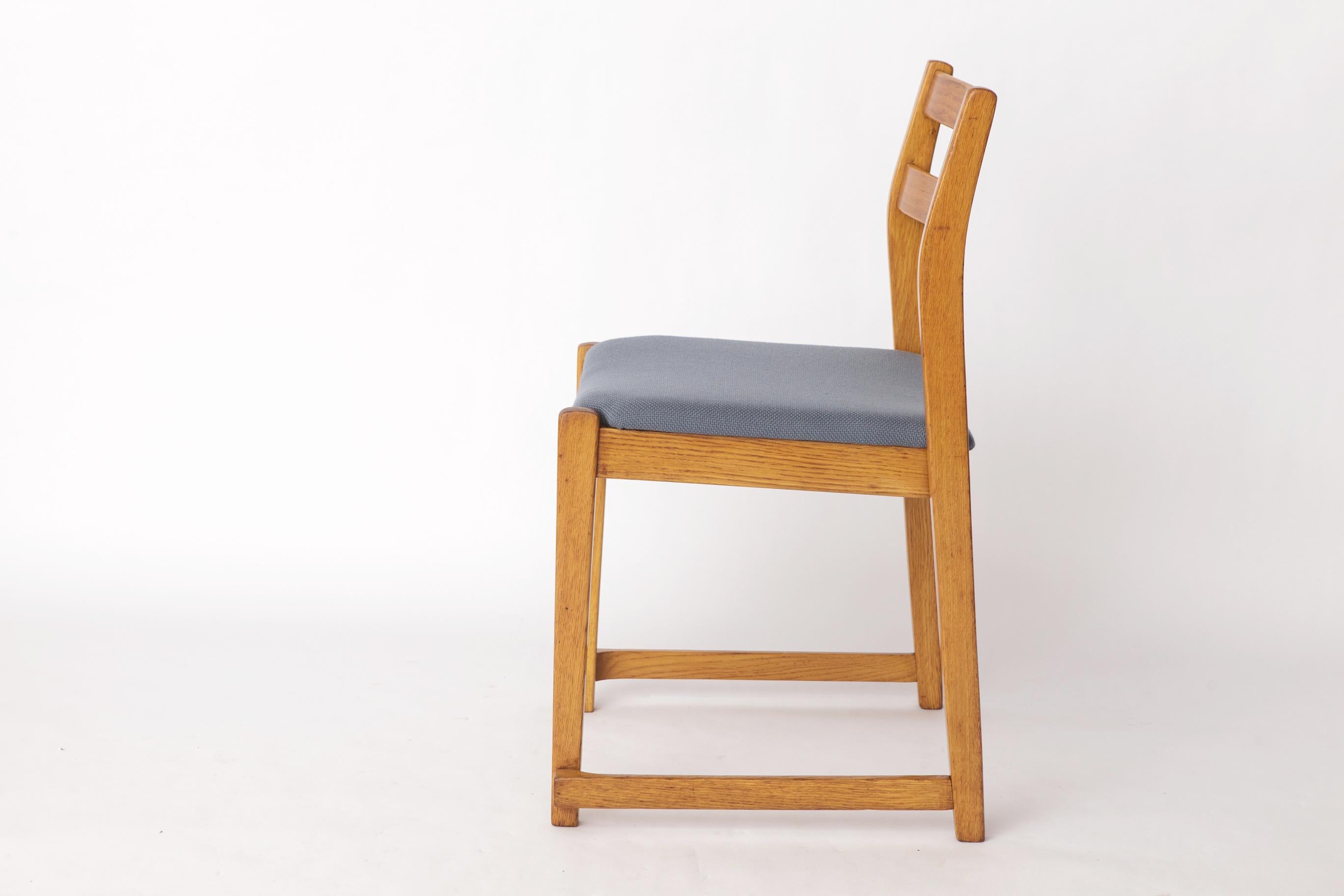 Chaise empilable en chêne vintage par Carl-Ewert Ekström - 1960s Scandinavian Design Bon état - En vente à Hannover, DE