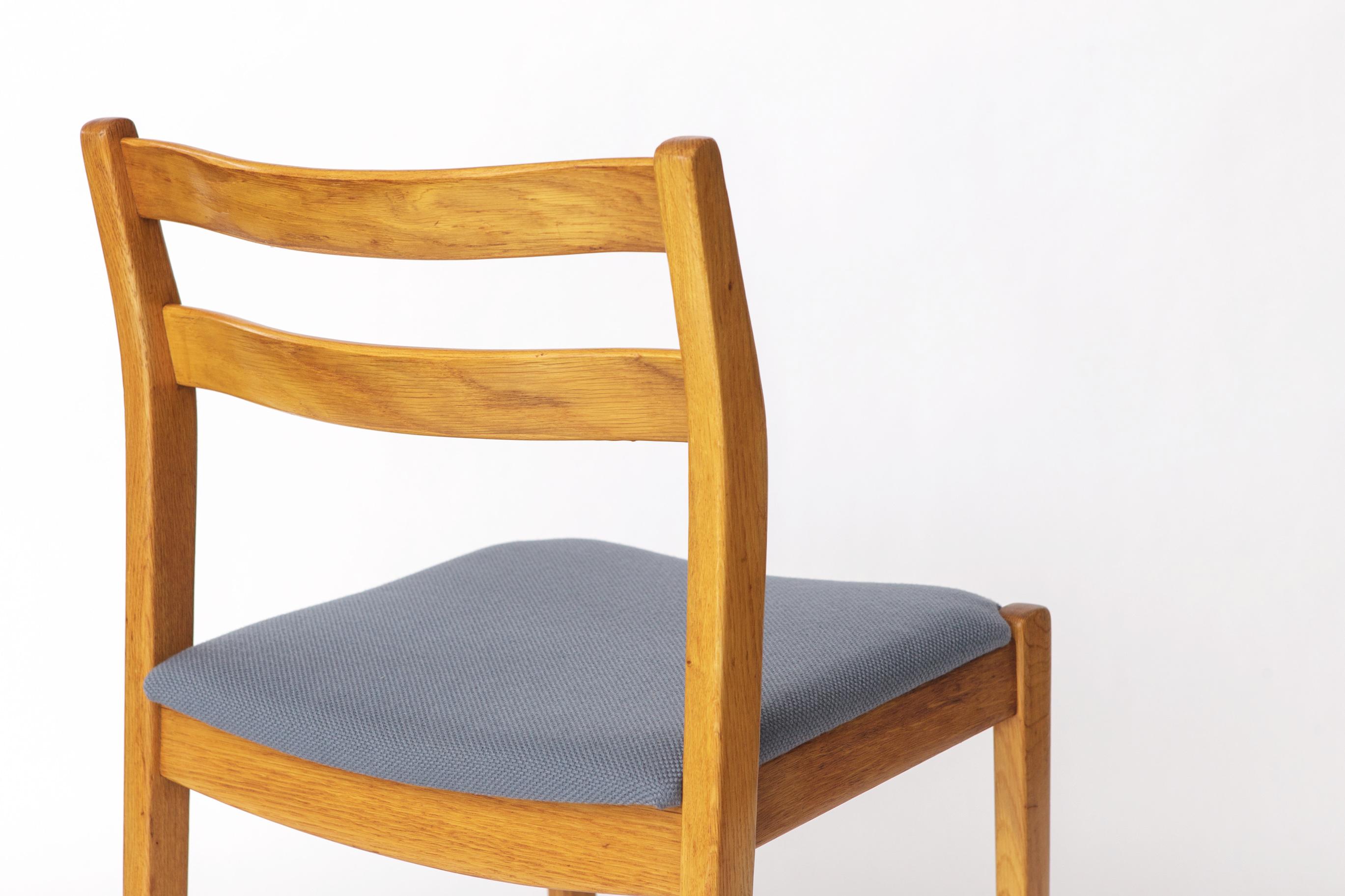 Chêne Chaise empilable en chêne vintage par Carl-Ewert Ekström - 1960s Scandinavian Design en vente