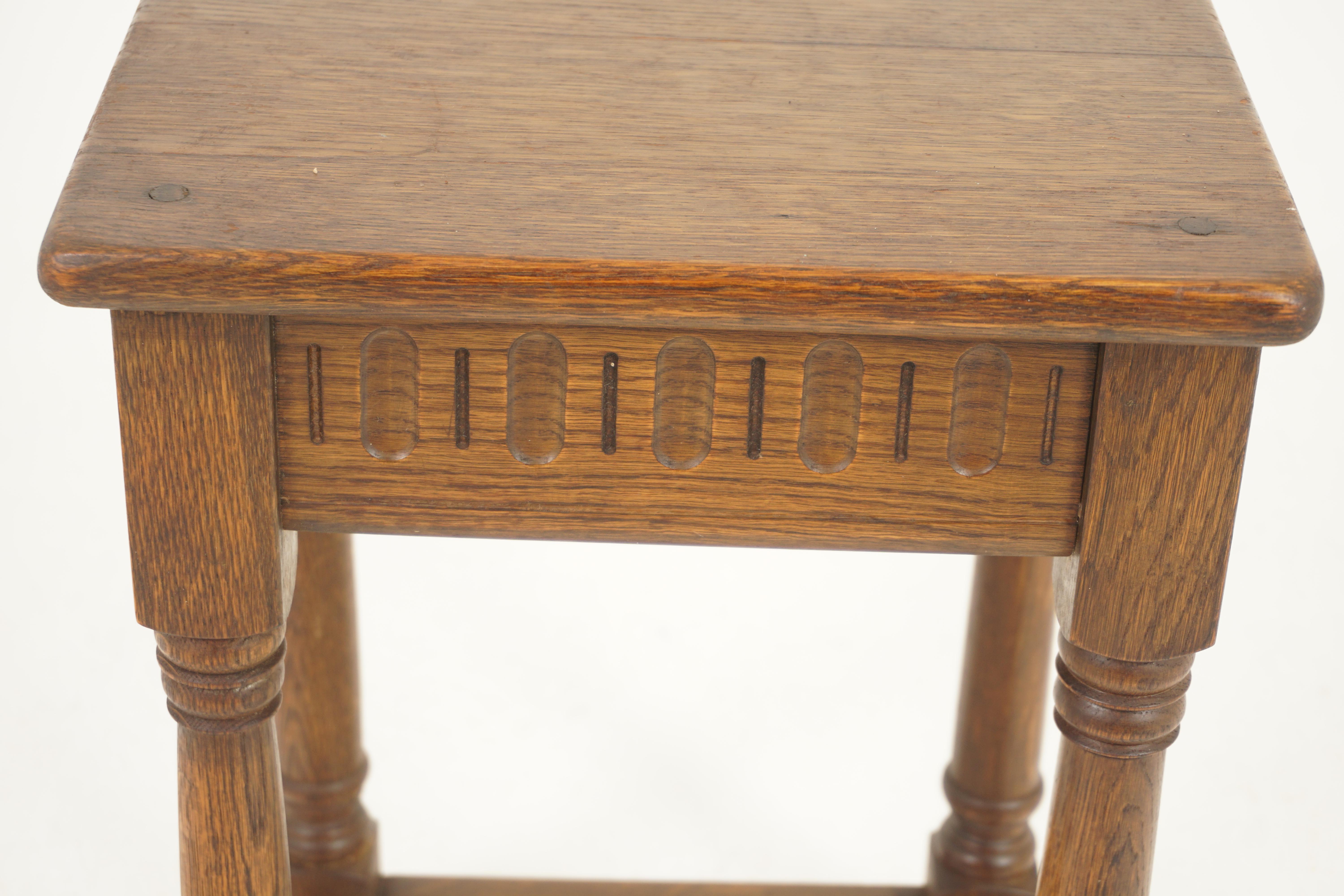 Vintage Oak Stool, End Table, Scotland 1920, H1183 In Good Condition In Vancouver, BC