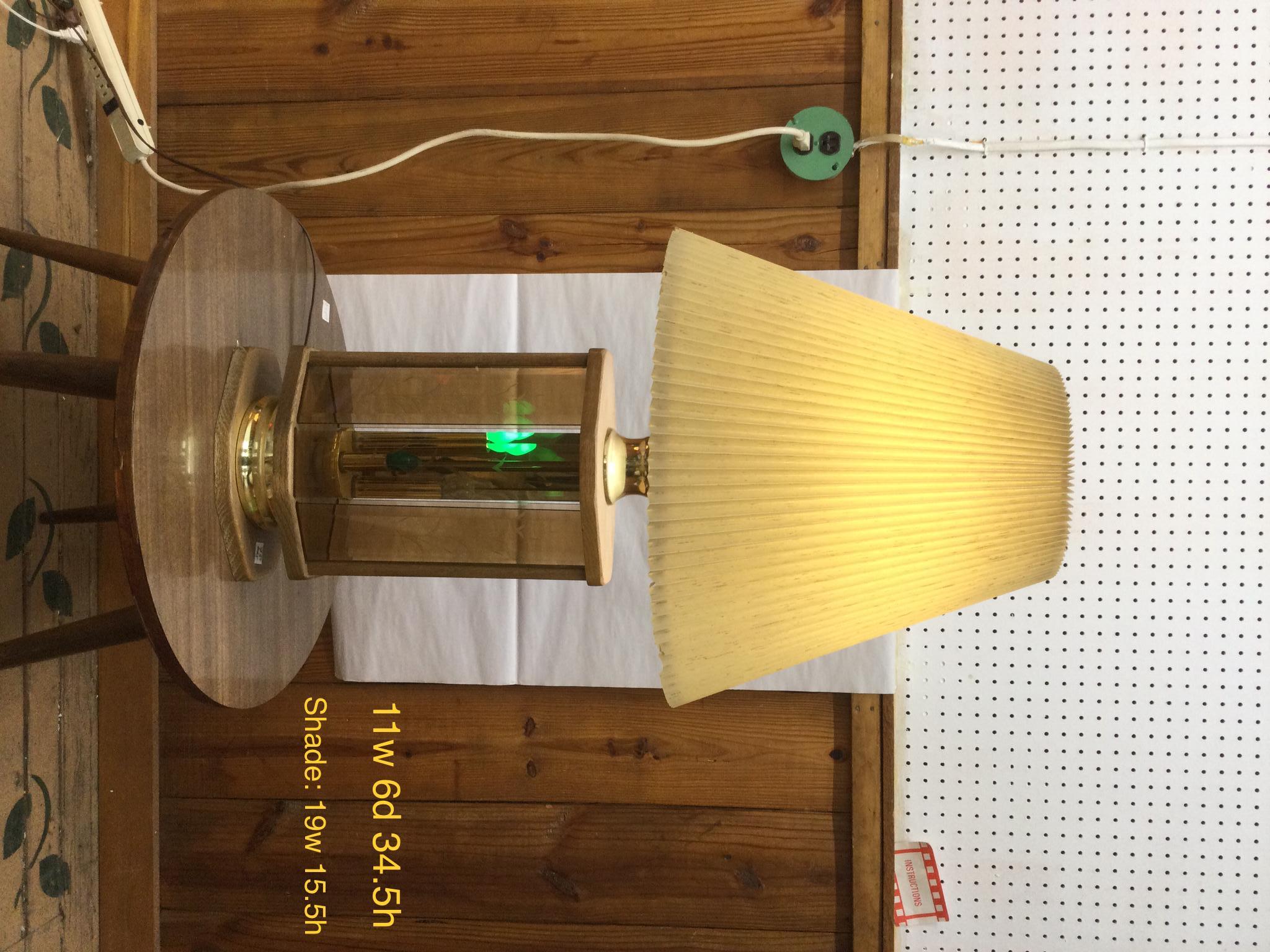 Vintage Oak Table Lamp with Brass Accents & Pleated Shade en venta 5