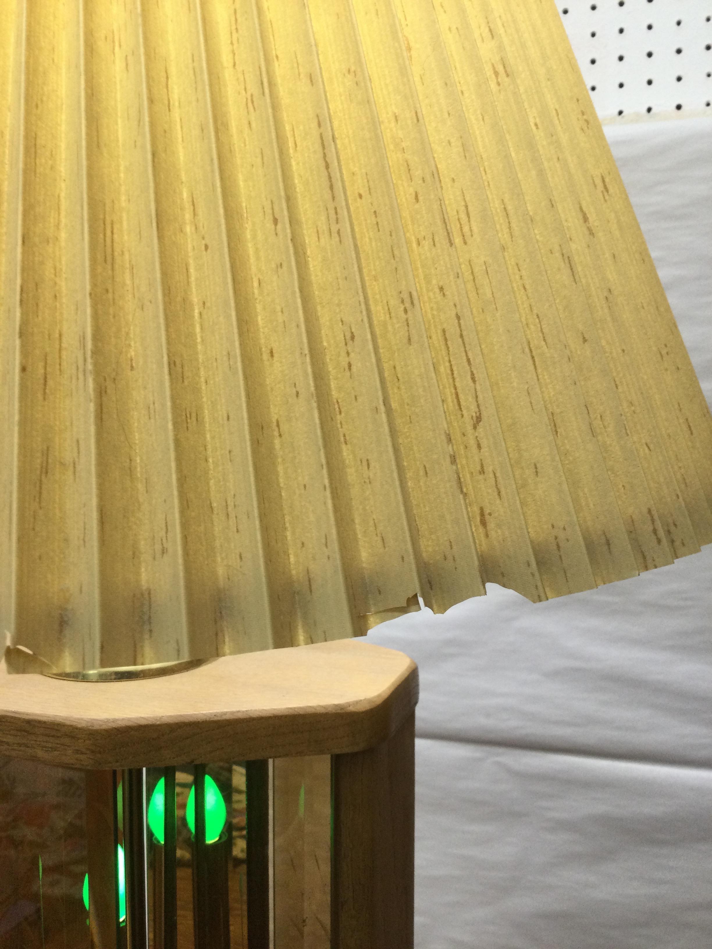 Vintage Oak Table Lamp with Brass Accents & Pleated Shade en venta 6