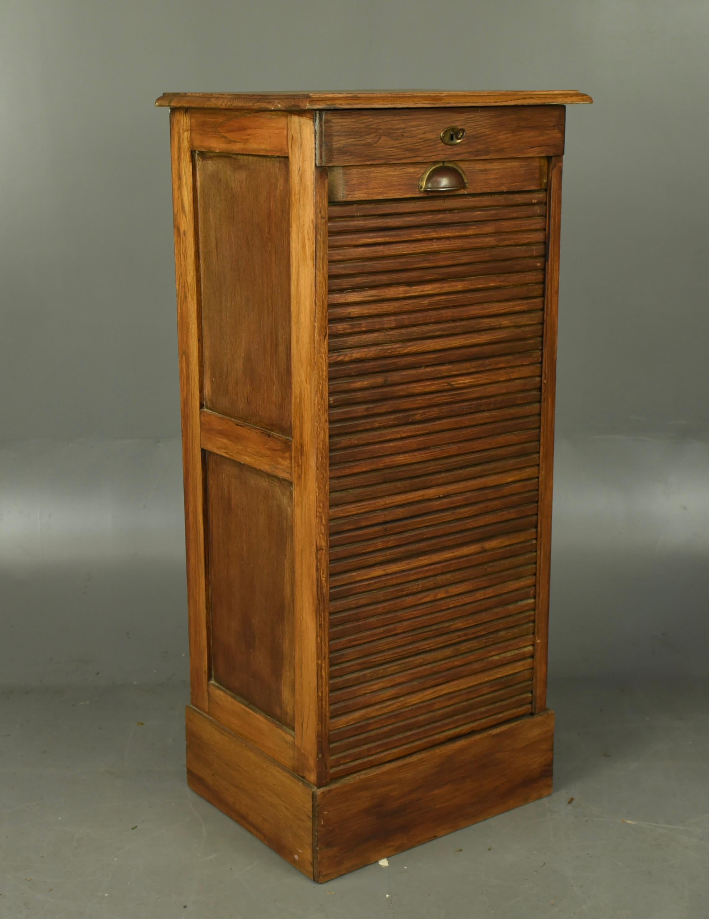 vintage eiche tambour front aktenschrank (Ästhetizismus) im Angebot