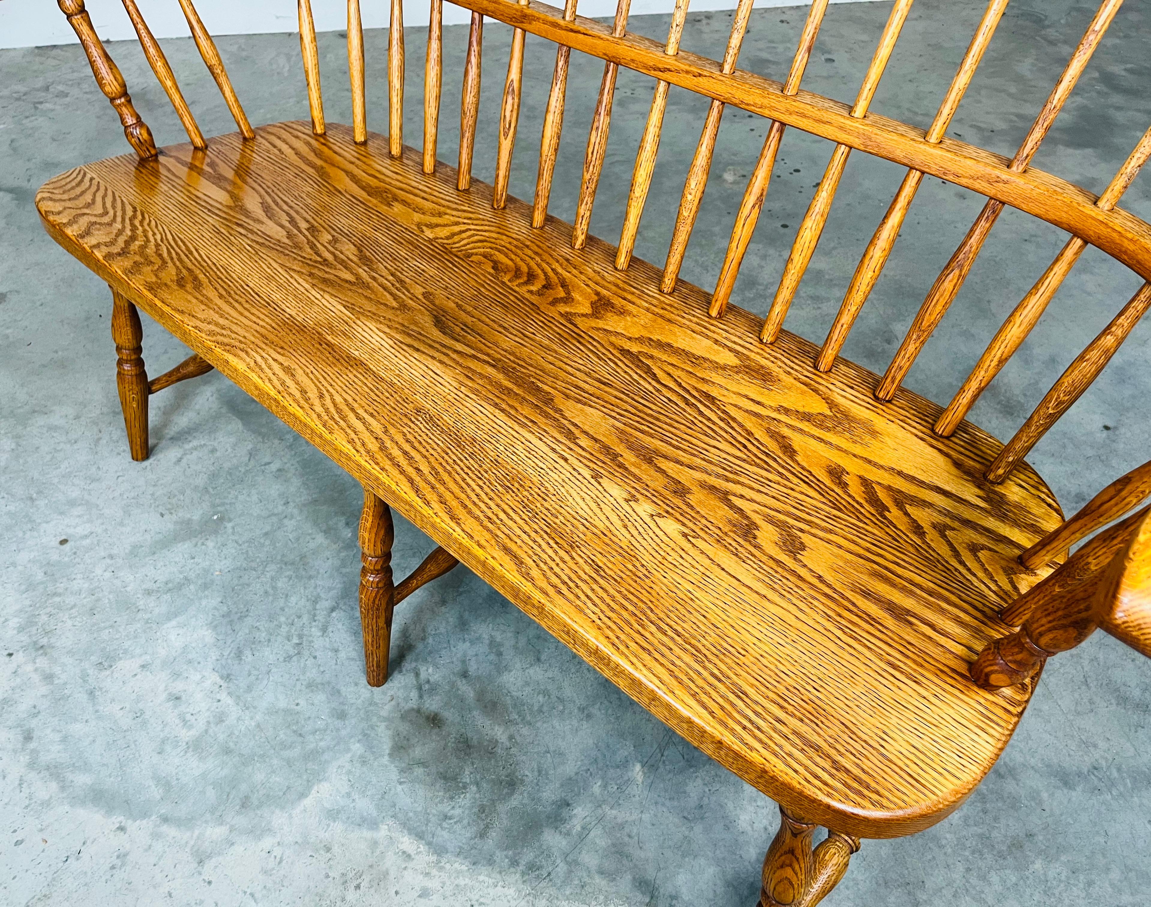 Vintage Eiche Windsor Spindel
Zurück Prosper's Bench oder Settee 1970s (American Arts and Crafts) im Angebot