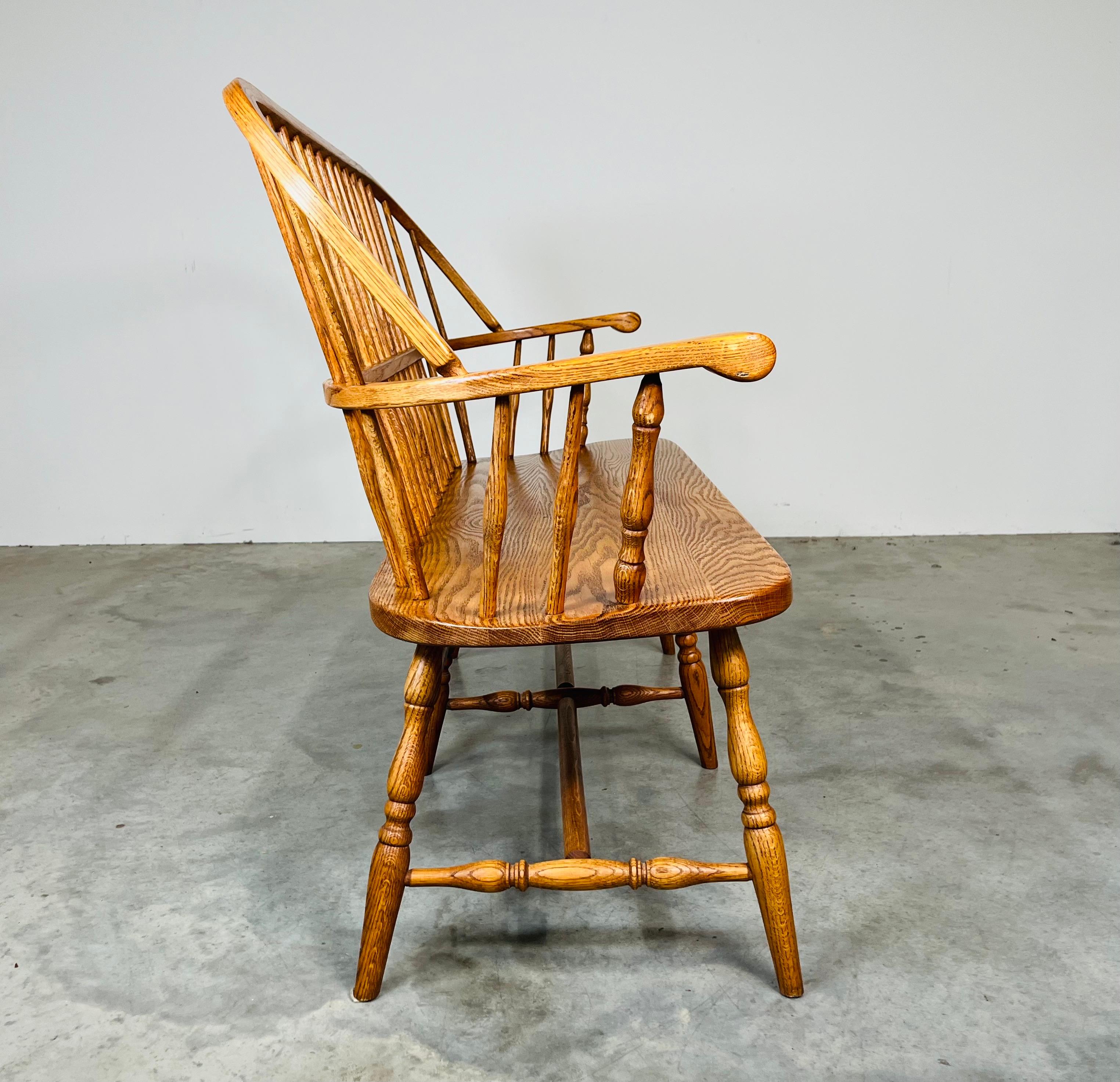 Vintage Eiche Windsor Spindel
Zurück Prosper's Bench oder Settee 1970s (20. Jahrhundert) im Angebot
