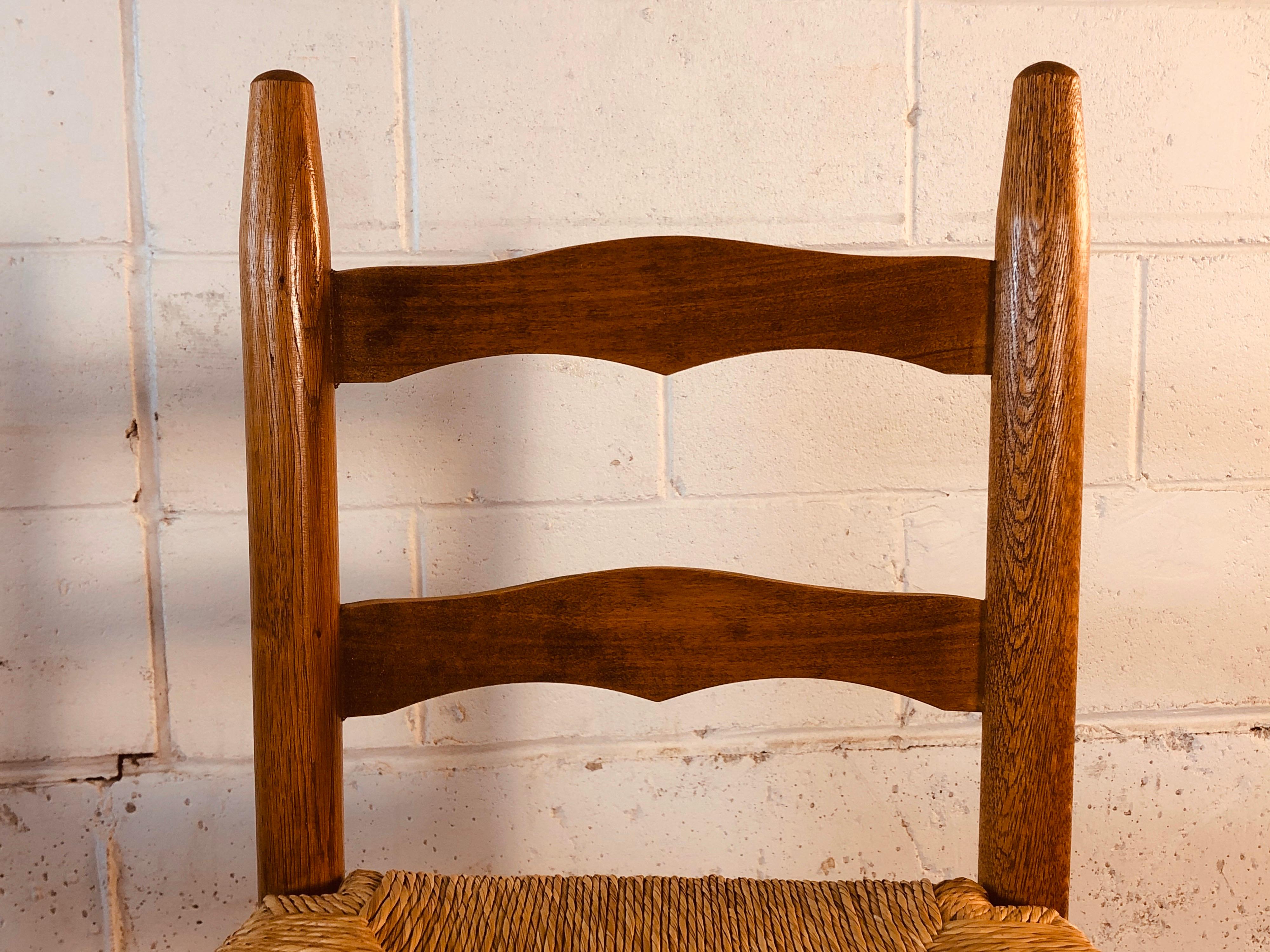 Vintage Eichenholz Barhocker mit Rush Sitze:: Paar (amerikanisch)