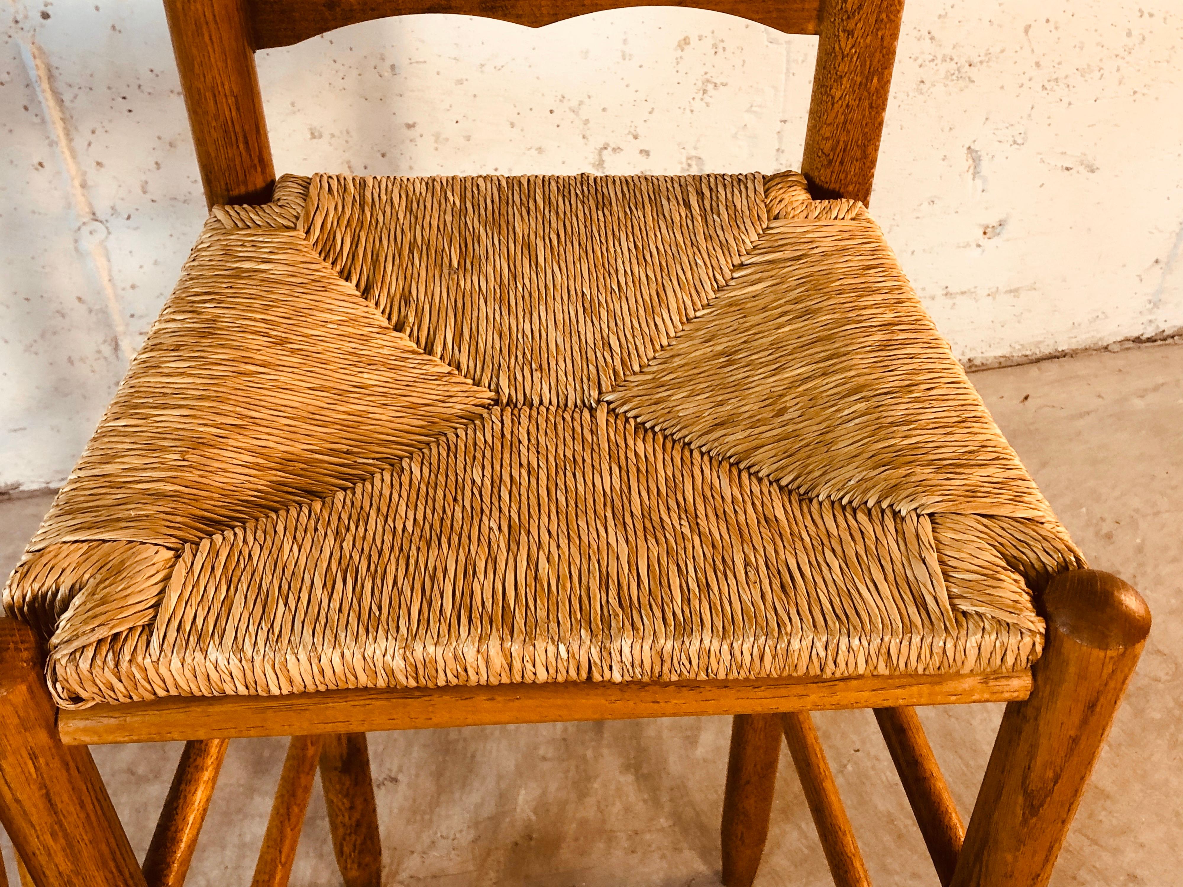 Vintage Eichenholz Barhocker mit Rush Sitze:: Paar (20. Jahrhundert)
