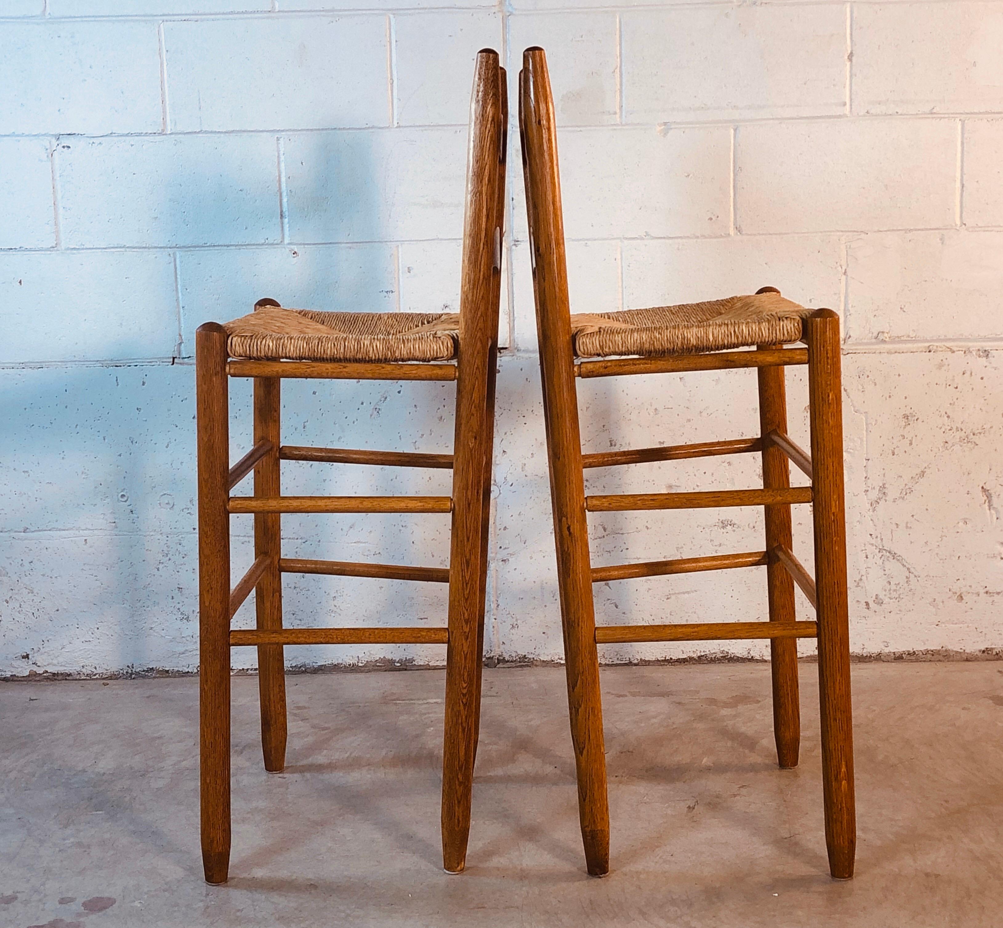 Vintage Eichenholz Barhocker mit Rush Sitze:: Paar 1