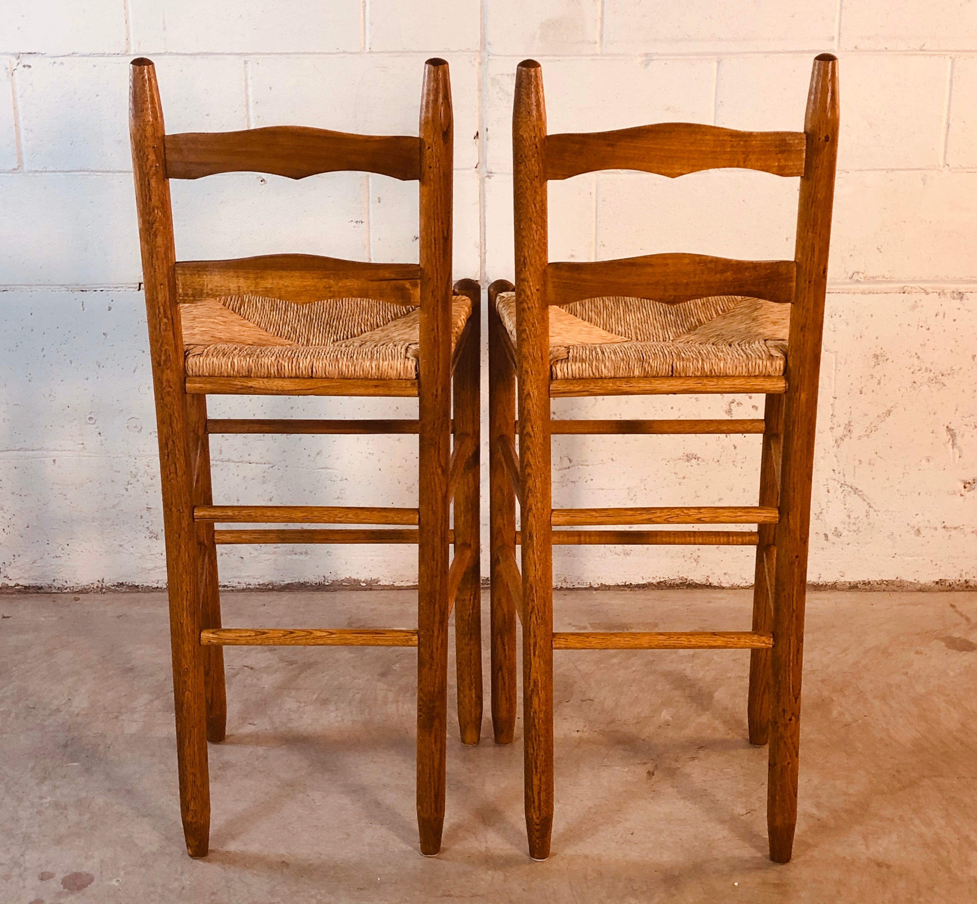 Vintage Eichenholz Barhocker mit Rush Sitze:: Paar 2