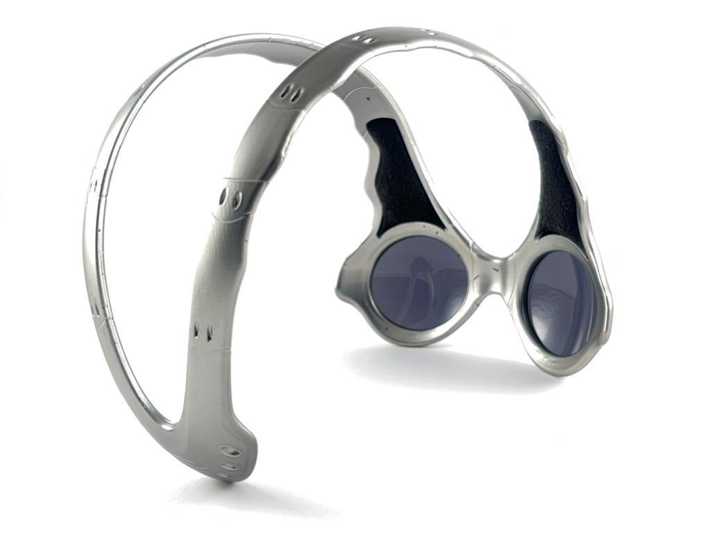Vintage Oakley Over The Top Black Mirror Lens 2000 Sunglasses For Sale 2