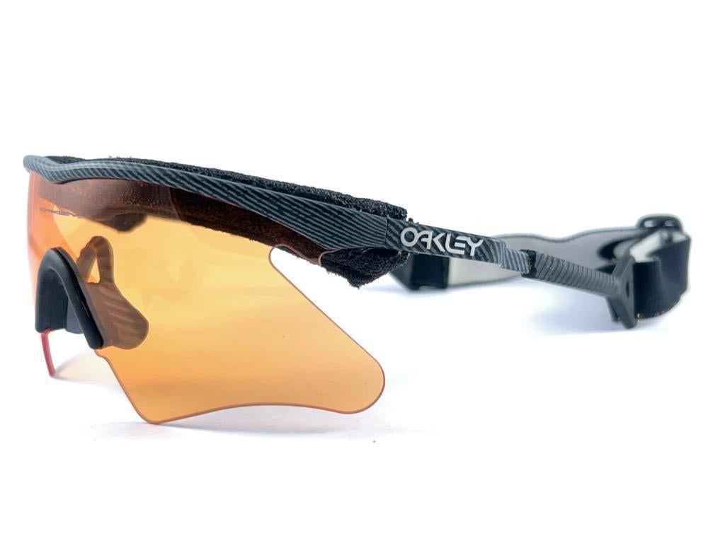 Vintage Oakley Sports Wrap Around Extra Lenses 2000's Sunglasses In Excellent Condition For Sale In Baleares, Baleares