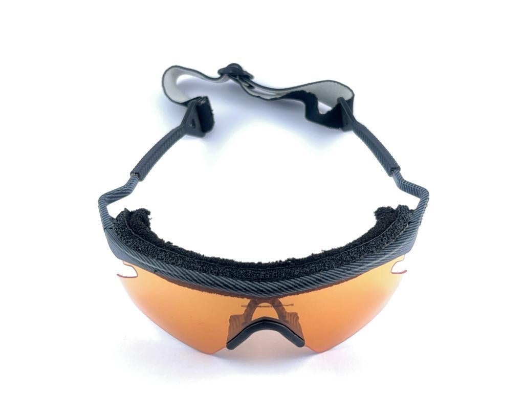 Vintage Oakley Sports Wrap Around Extra Lenses 2000's Sunglasses  In Excellent Condition For Sale In Baleares, Baleares