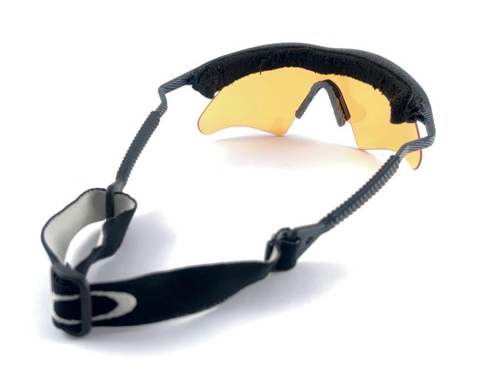 Vintage Oakley Sports Wrap Around Extra Lenses 2000's Sunglasses For Sale 3