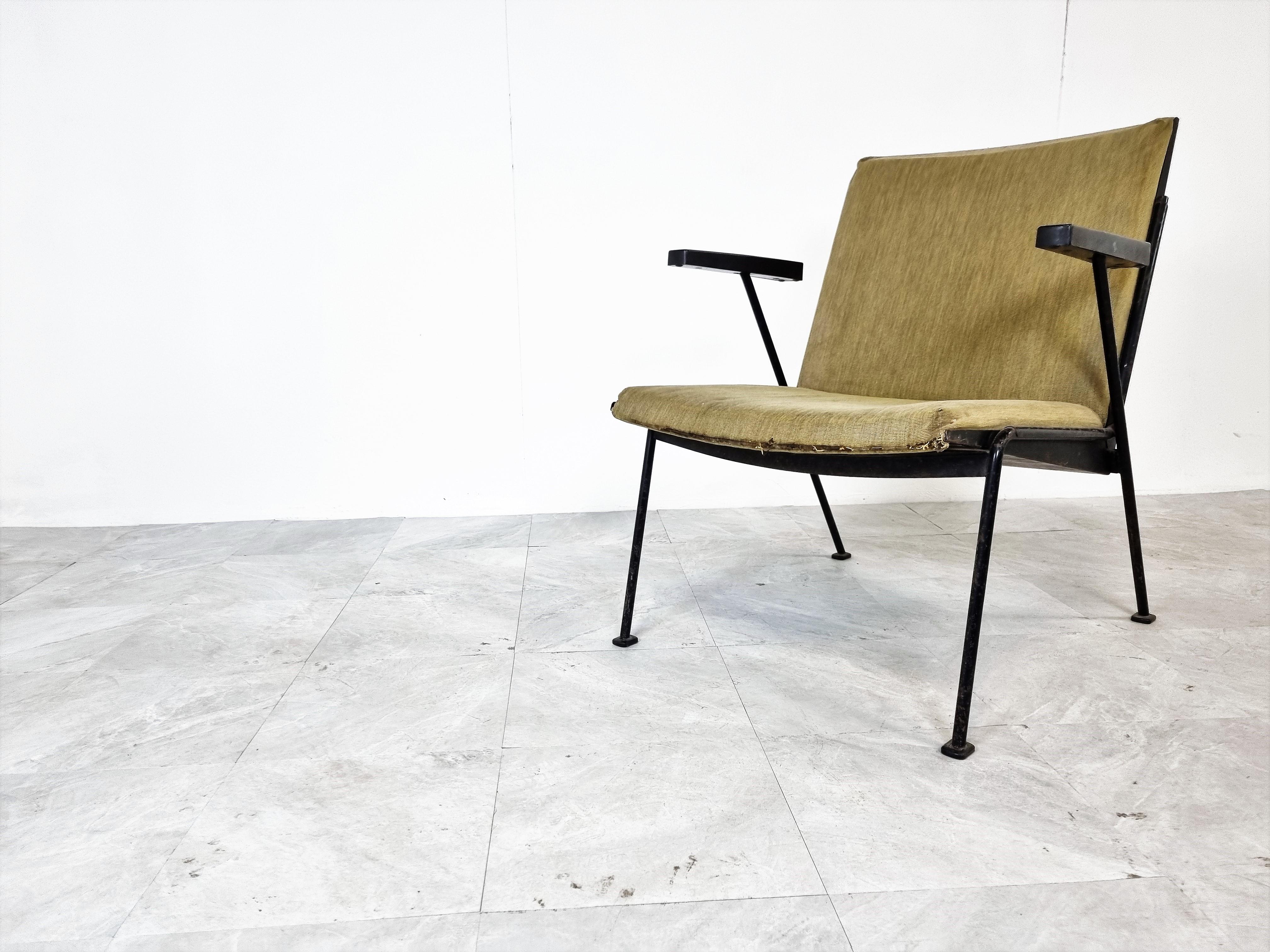 Elegant mid century Oase armchair by Wim Rietvel in untouched original condition.

Wim Rietveld was the son of famous designer and architect Gerrit Rietveld.

This chair has not been touched and is fully original.

Ofcourse the cushions foam