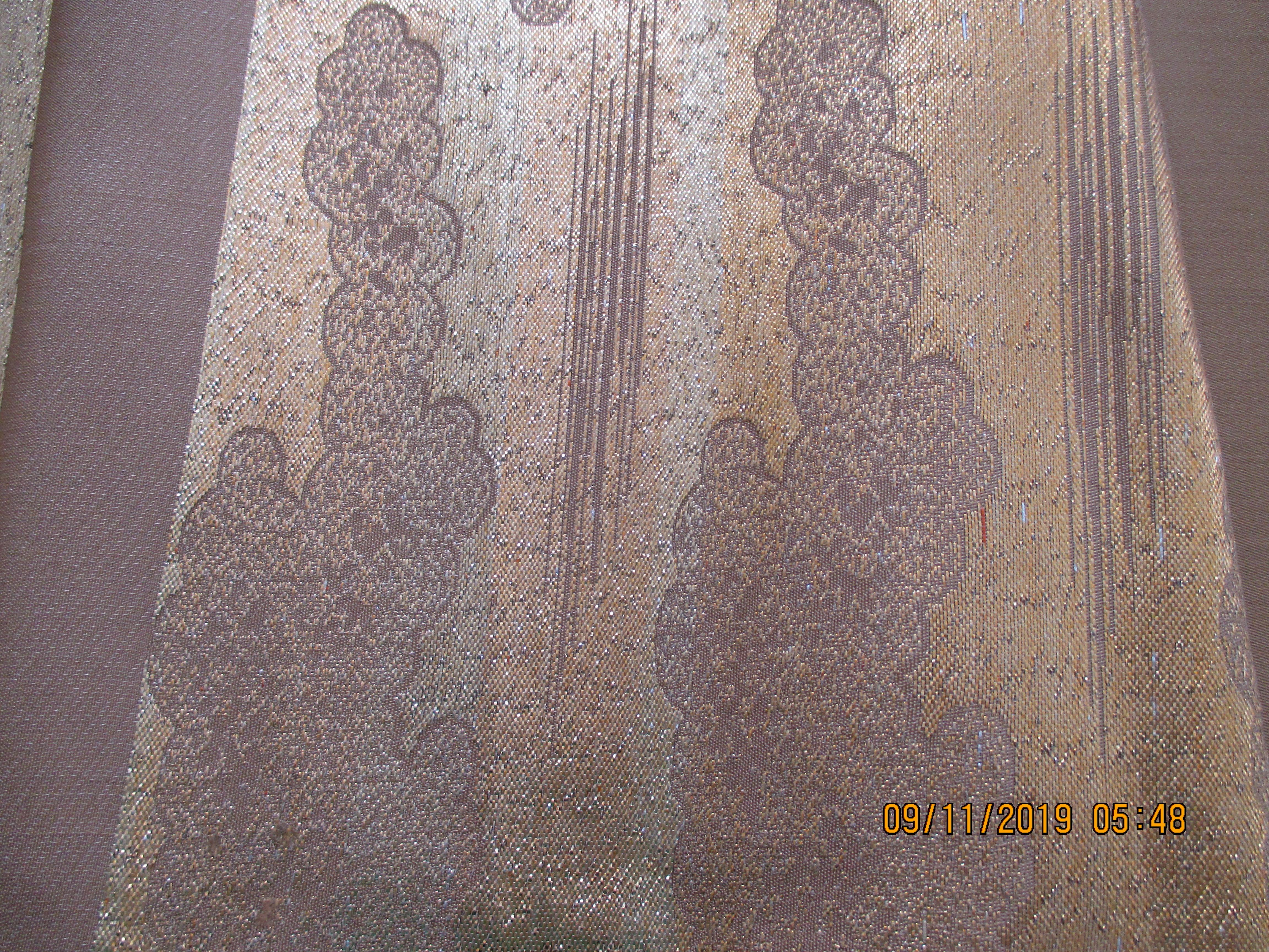Vintage obi silk textile with clouds on gold.
Metallic threads woven on to the silk panels.
These set is of (3) pieces of Obi
Ideal for pillows or upholstery.
Sizes:
13.5