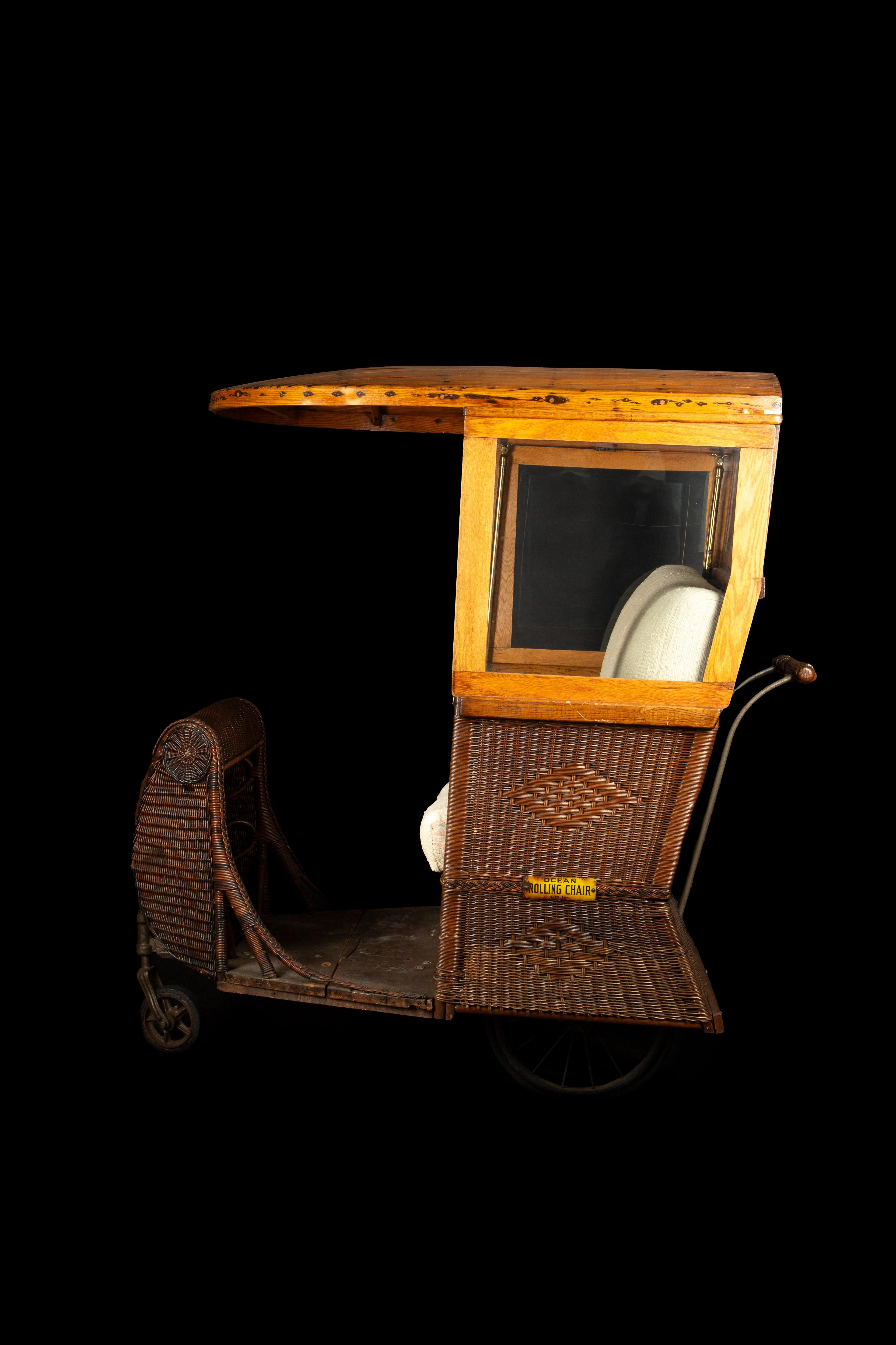 Vintage Ocean Rolling Chair Co. Inc. Boardwalk Cart: Ein Timeless Seaside Treasure im Zustand „Hervorragend“ im Angebot in New York, NY
