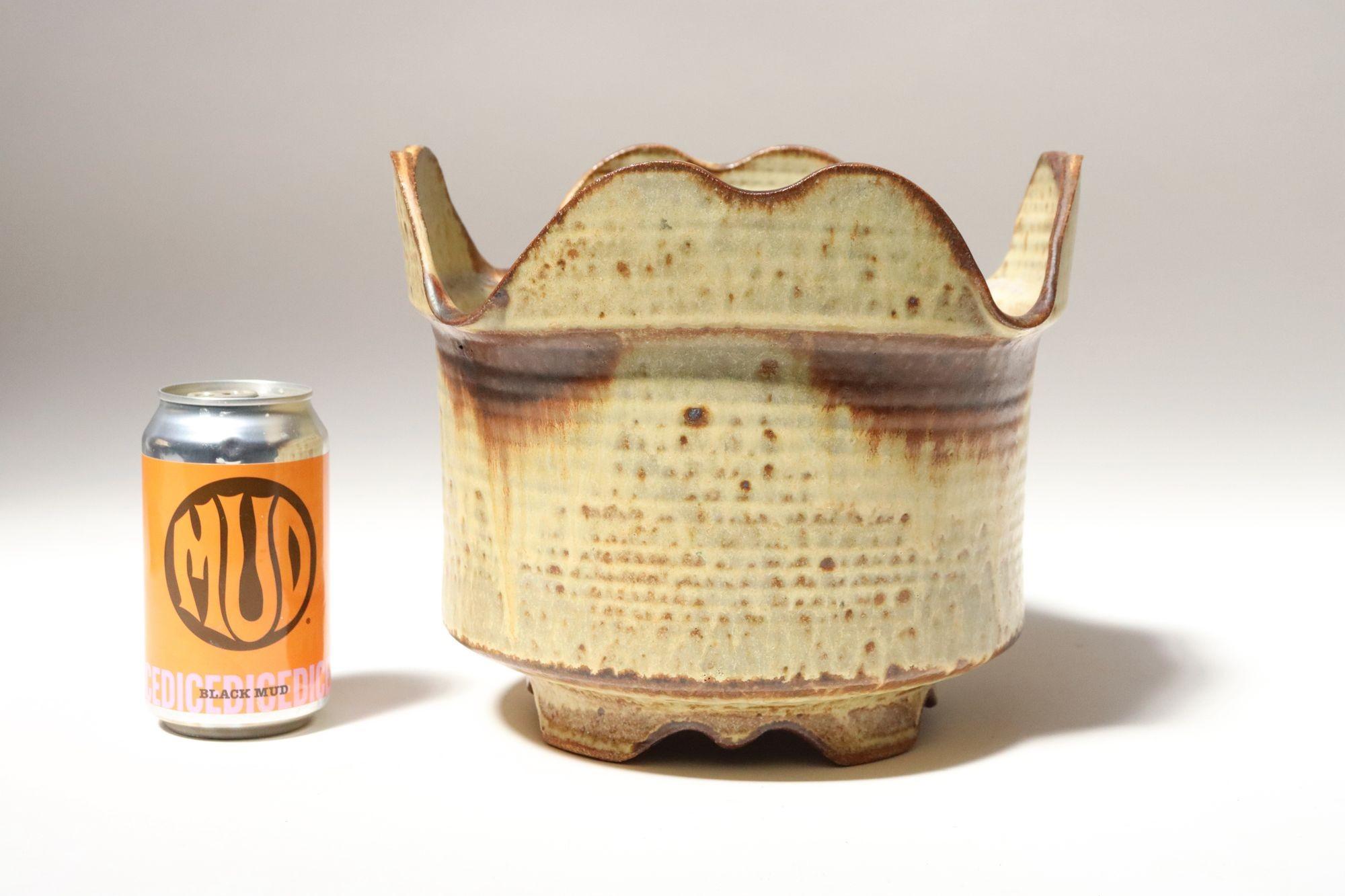 Ockerfarbener quadratischer Übertopf von Studio Pottery by Deanna Nichols im Angebot 2