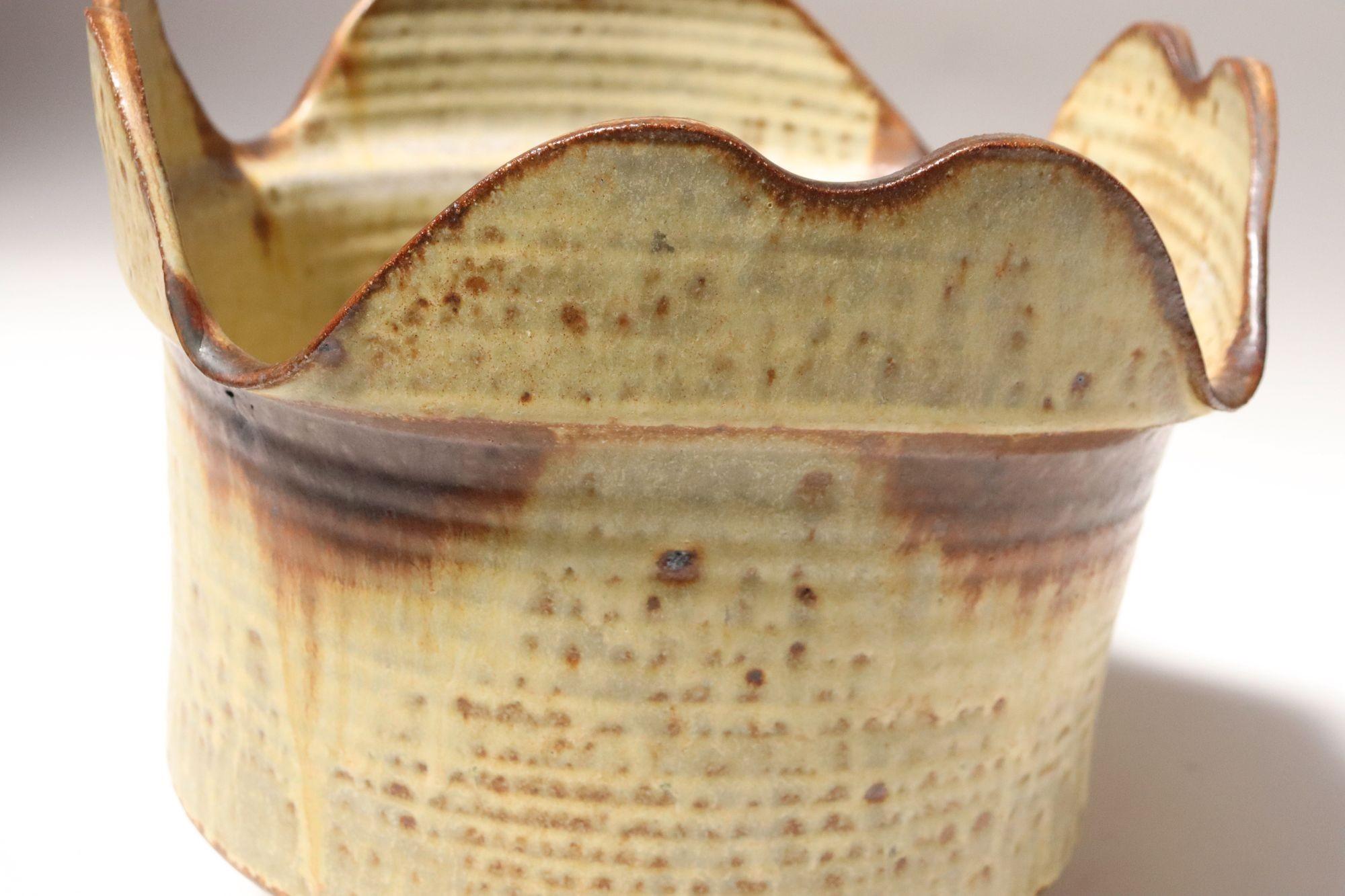 Ockerfarbener quadratischer Übertopf von Studio Pottery by Deanna Nichols im Angebot 3