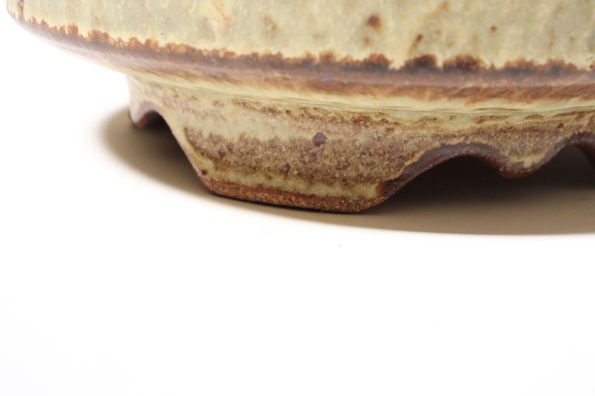 Ockerfarbener quadratischer Übertopf von Studio Pottery by Deanna Nichols im Angebot 4