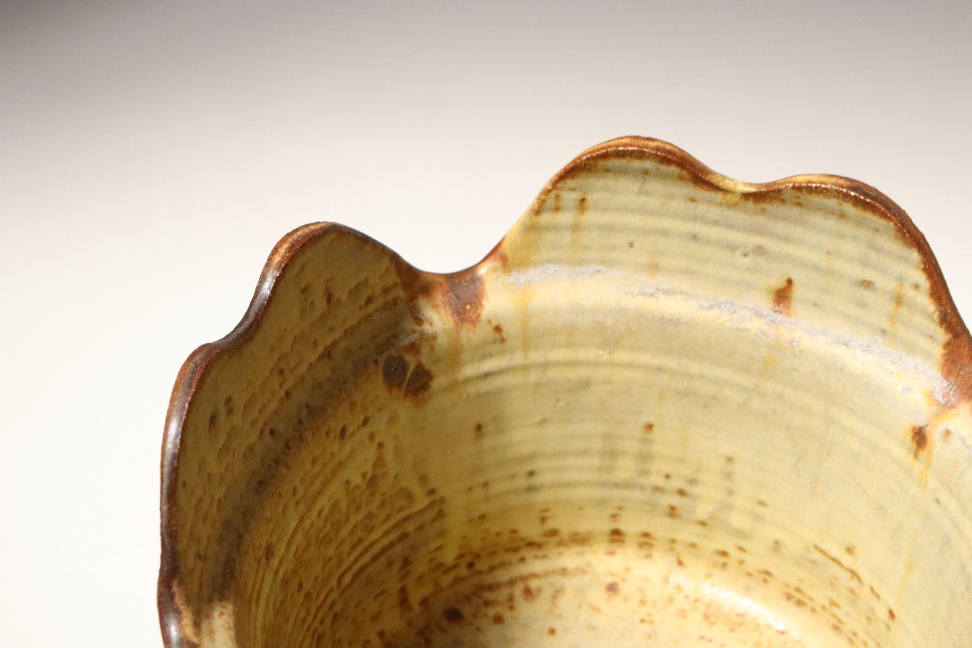 Ockerfarbener quadratischer Übertopf von Studio Pottery by Deanna Nichols im Angebot 5